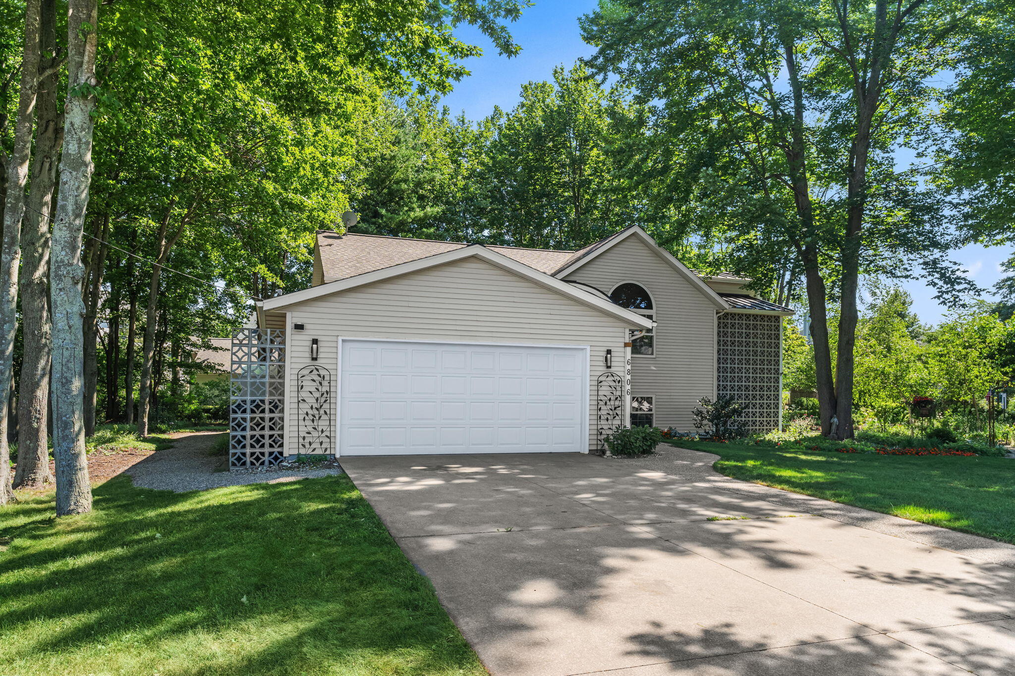 6806 Wiley Road Douglas MI 49406