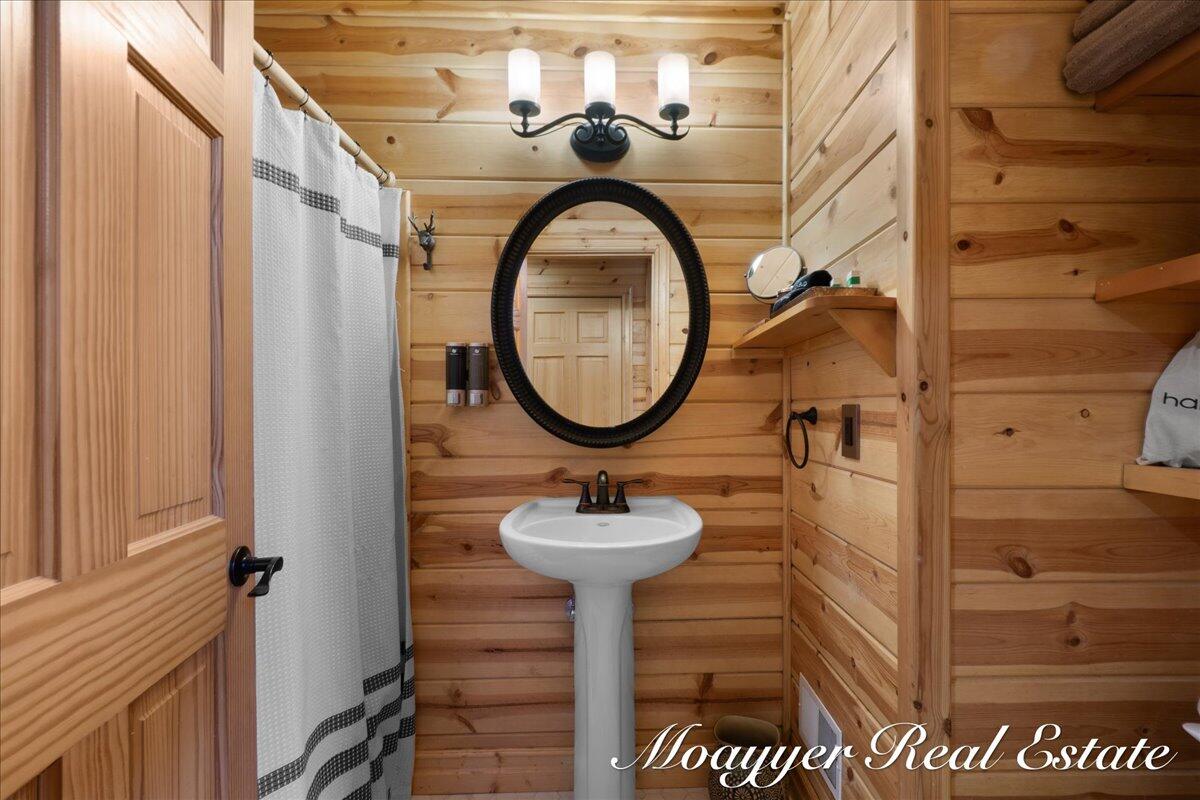 6459 Lilypad Lane Saugatuck MI 49453