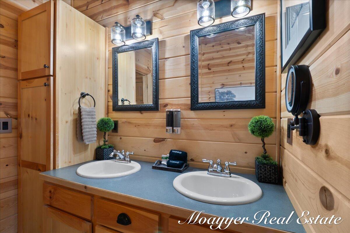 6459 Lilypad Lane Saugatuck MI 49453