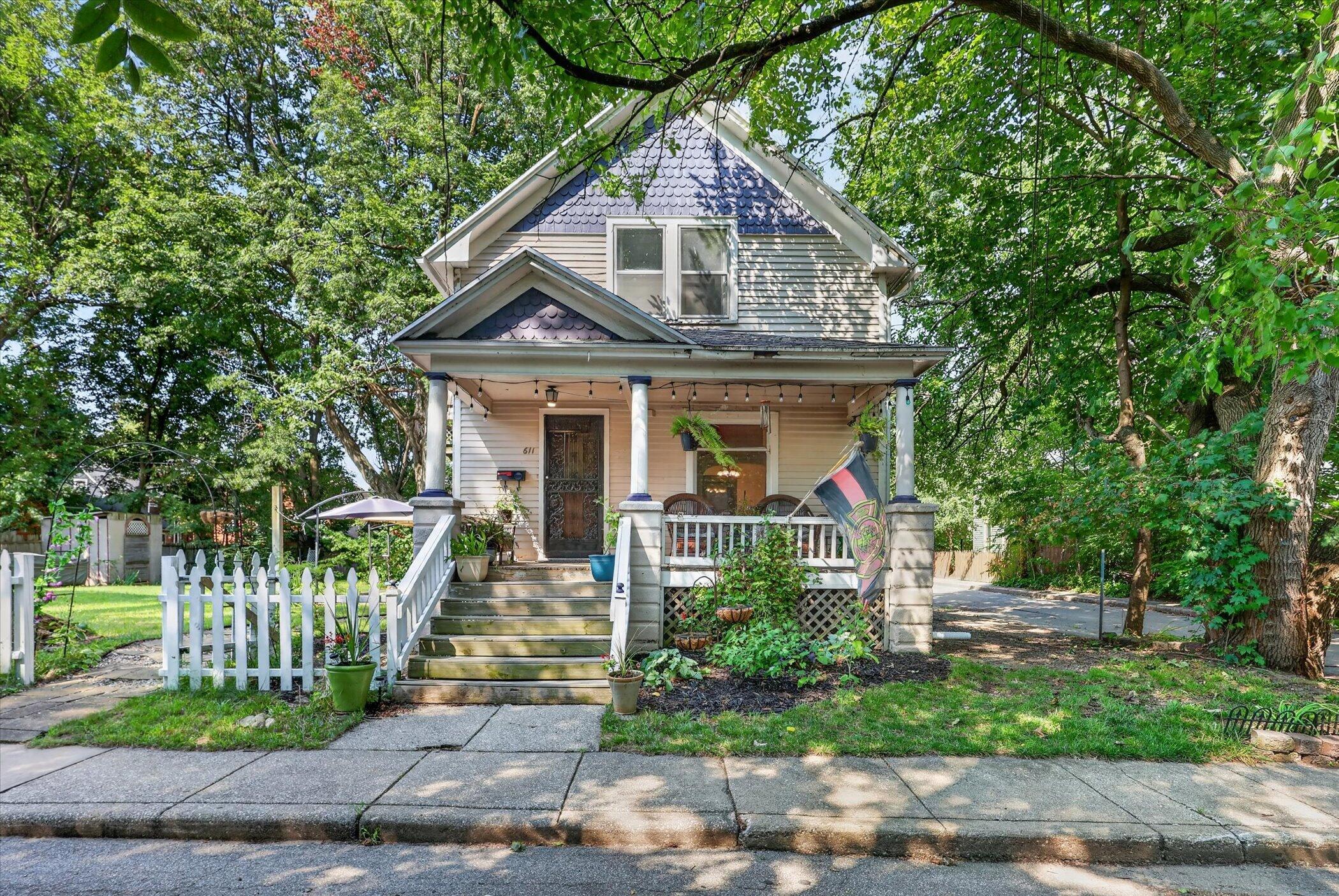 611 Elmwood Court Kalamazoo MI 49007