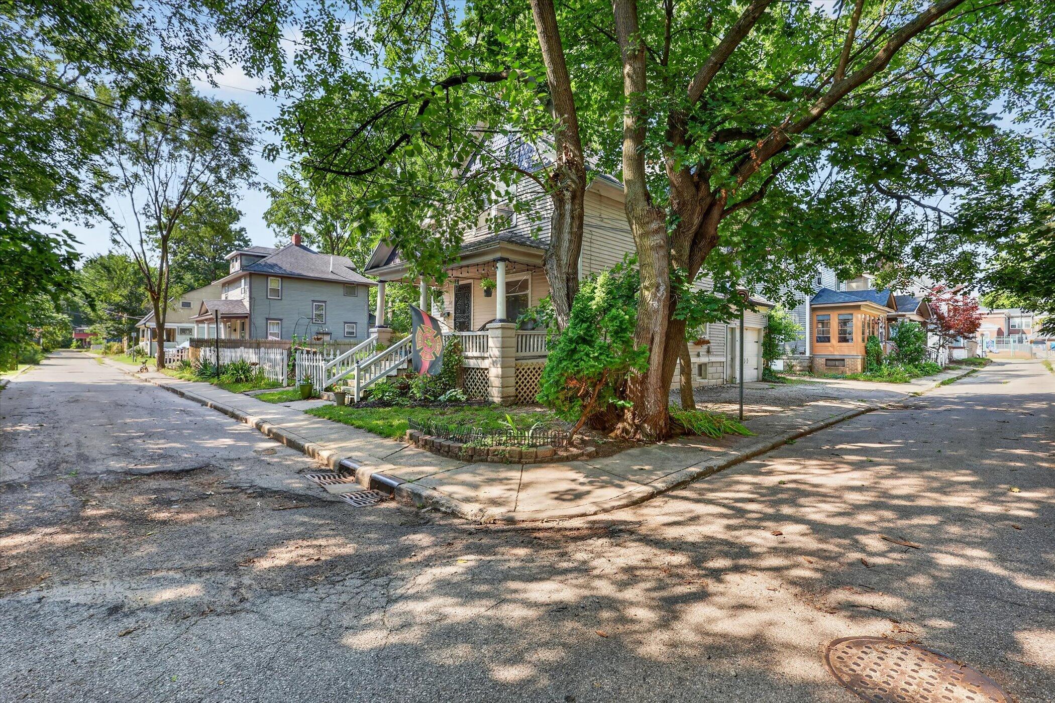 611 Elmwood Court Kalamazoo MI 49007