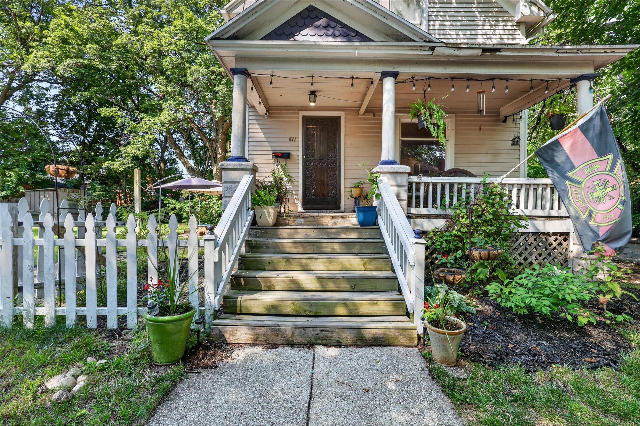 611 Elmwood Court Kalamazoo MI 49007