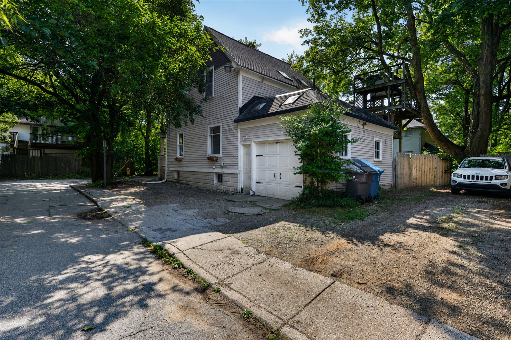 611 Elmwood Court Kalamazoo MI 49007