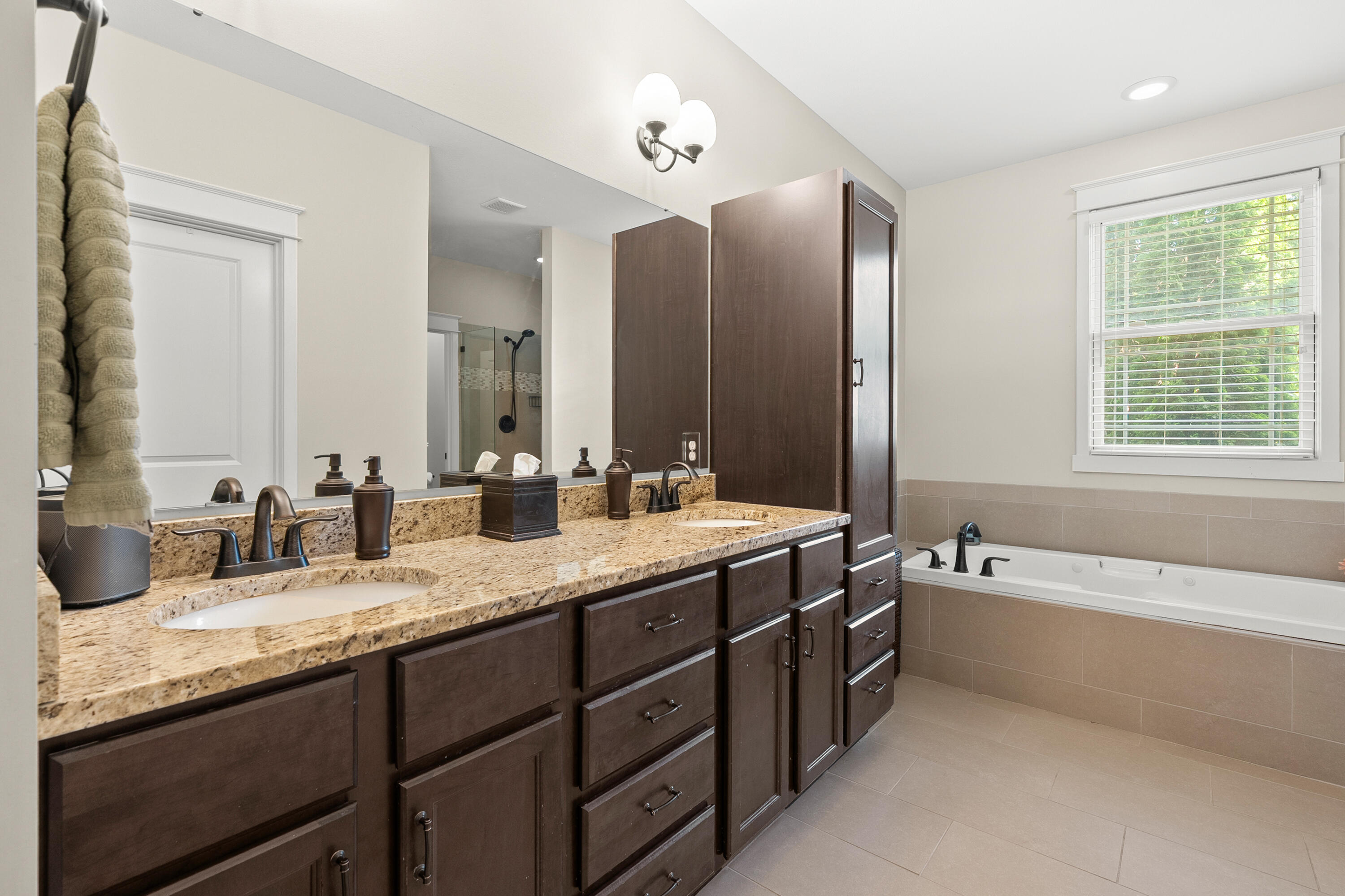 7585 Oakwood Avenue Kalamazoo MI 49009