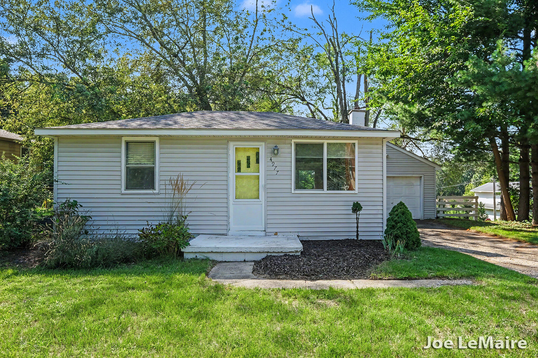 4977 Hunsberger Avenue NE Grand Rapids MI 49525