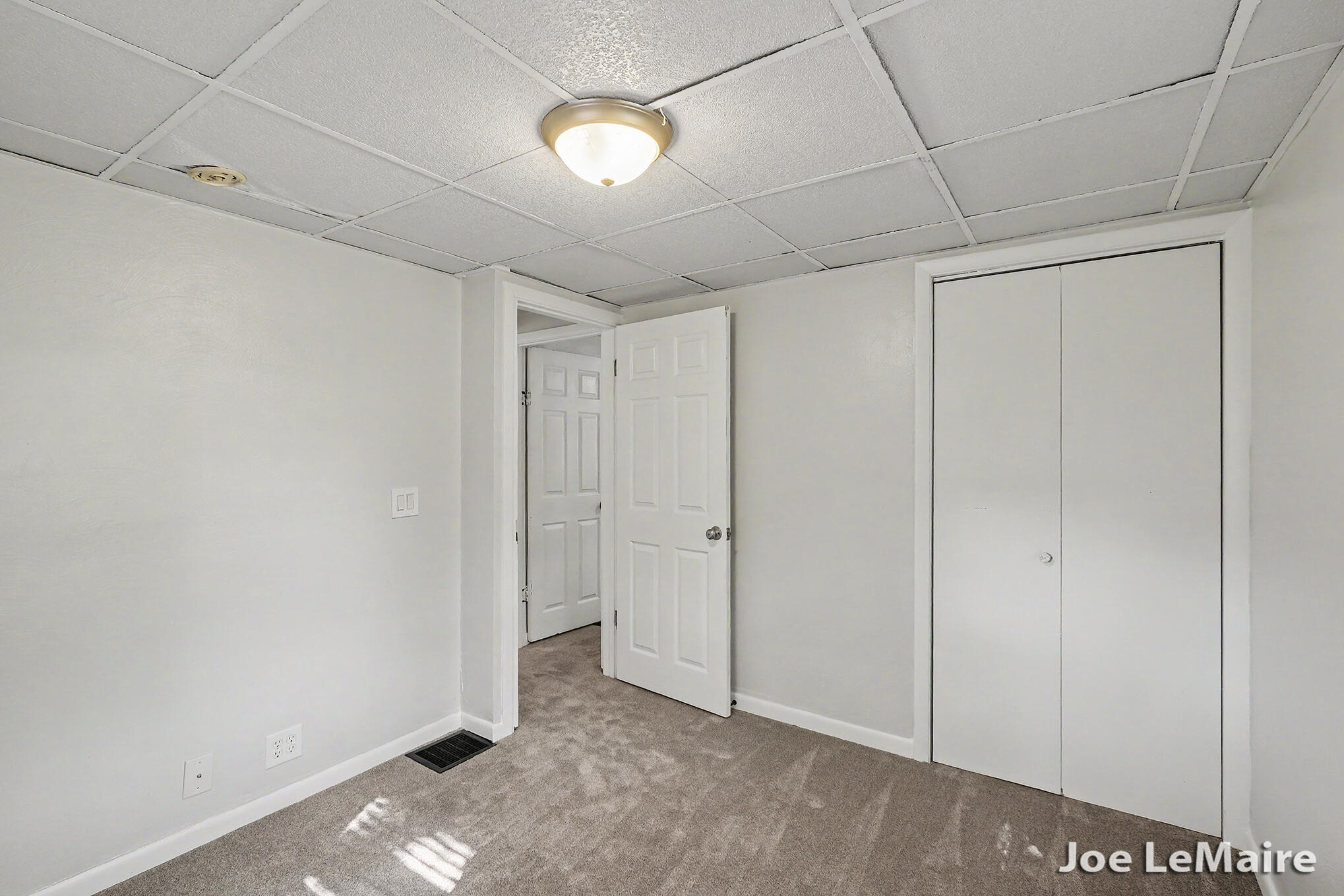 4977 Hunsberger Avenue NE Grand Rapids MI 49525