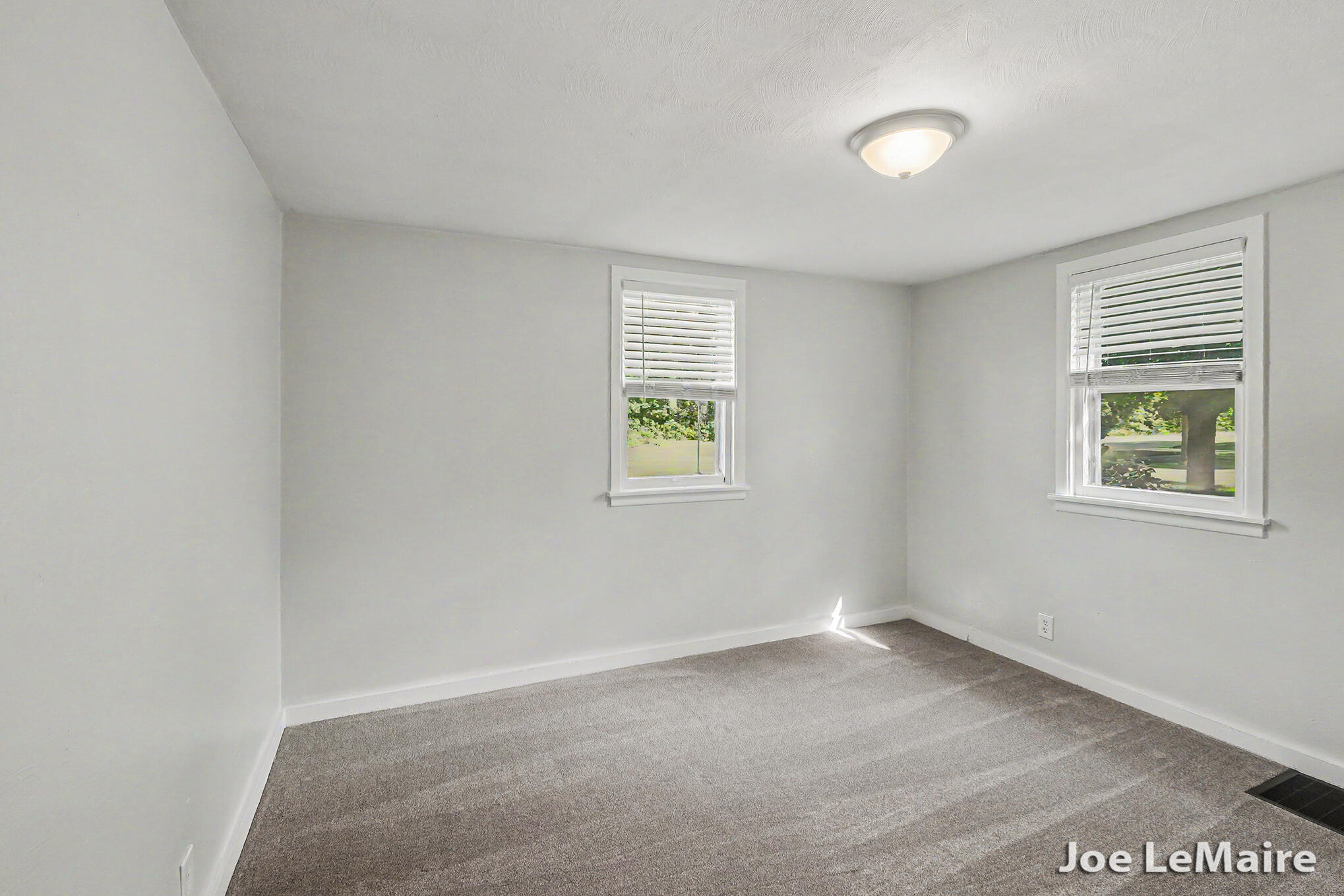 4977 Hunsberger Avenue NE Grand Rapids MI 49525