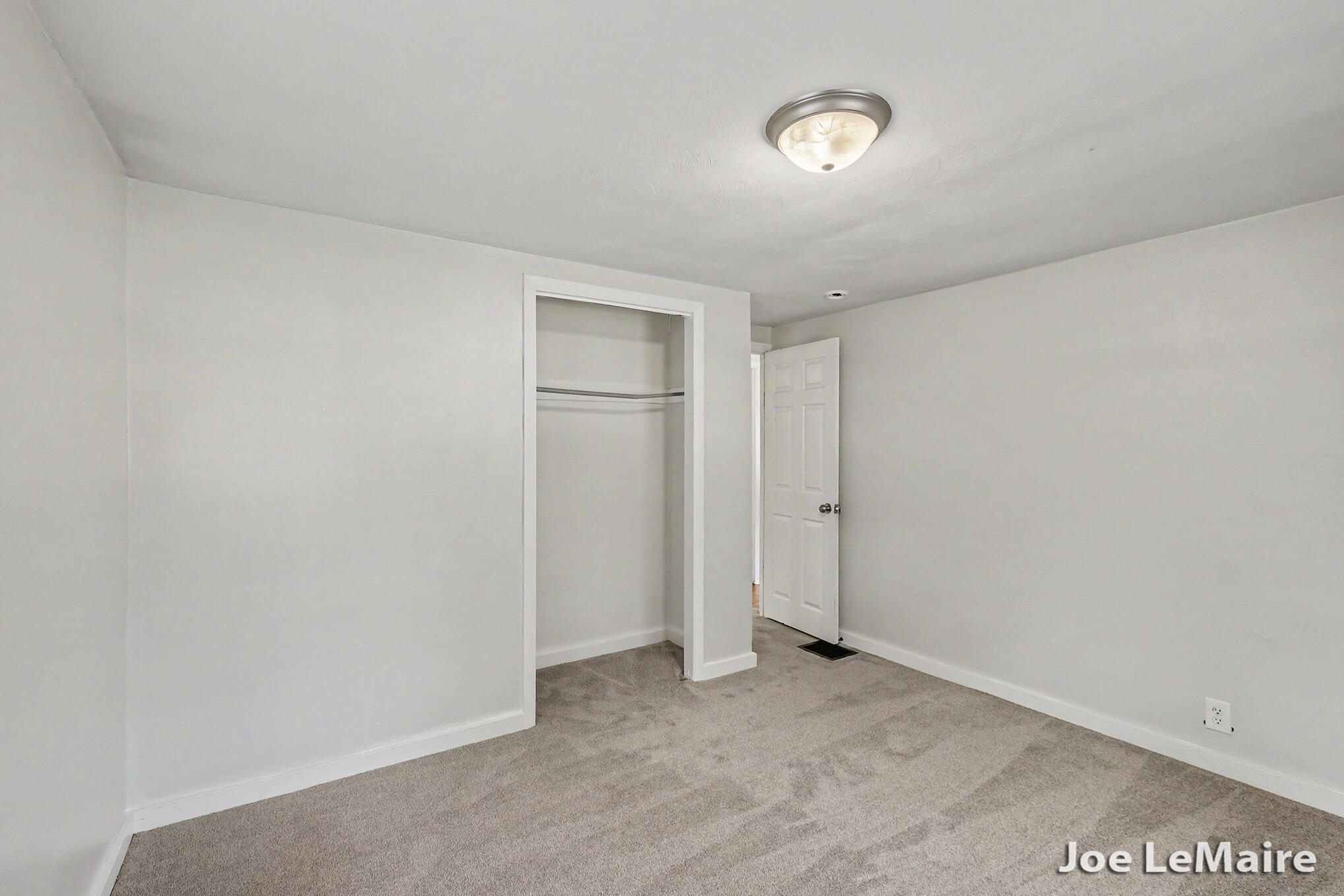 4977 Hunsberger Avenue NE Grand Rapids MI 49525