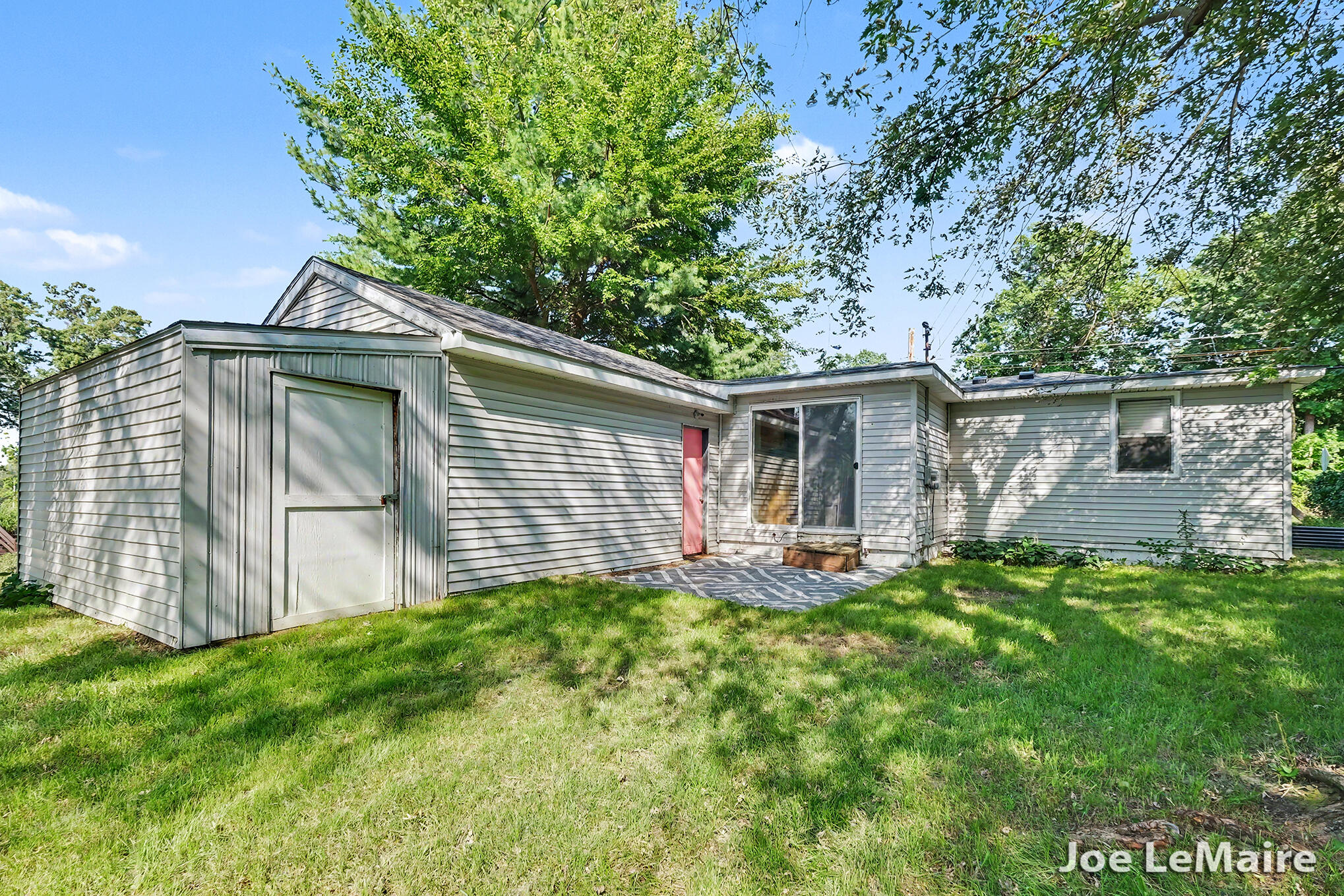 4977 Hunsberger Avenue NE Grand Rapids MI 49525