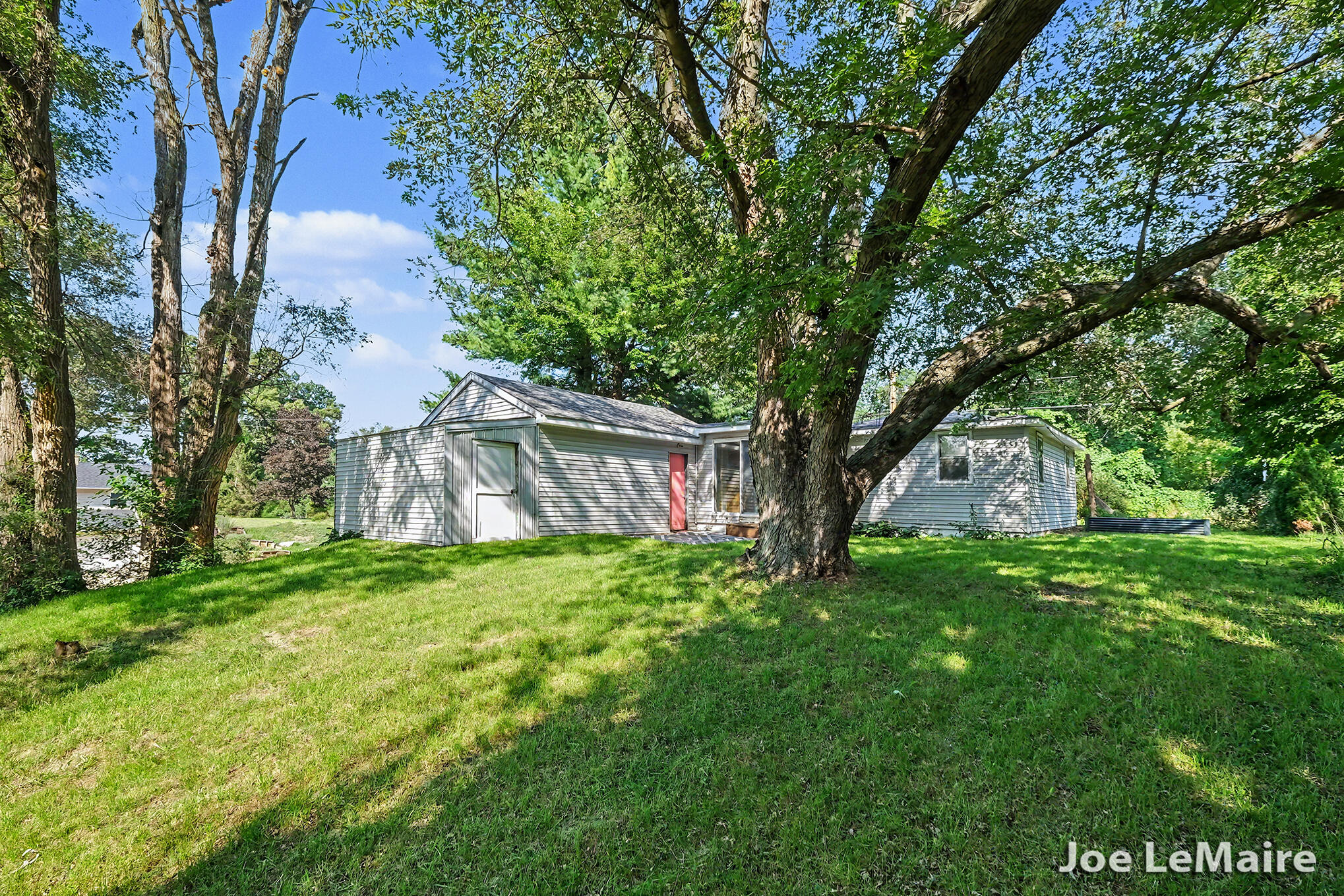 4977 Hunsberger Avenue NE Grand Rapids MI 49525