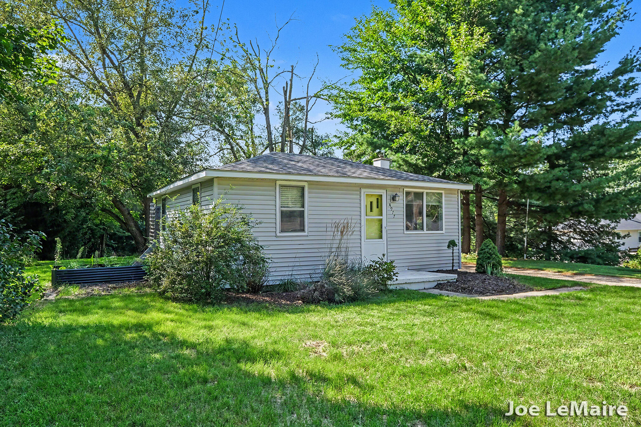 4977 Hunsberger Avenue NE Grand Rapids MI 49525