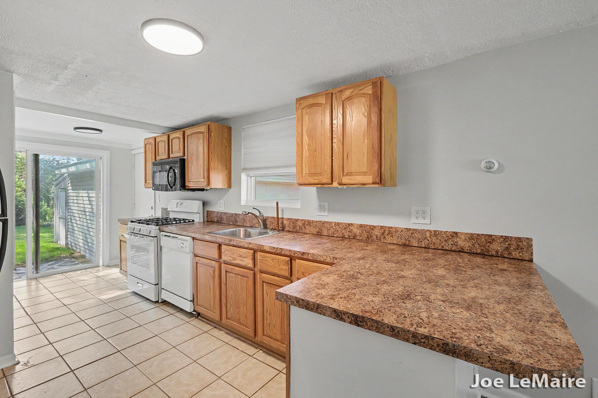 4977 Hunsberger Avenue NE Grand Rapids MI 49525