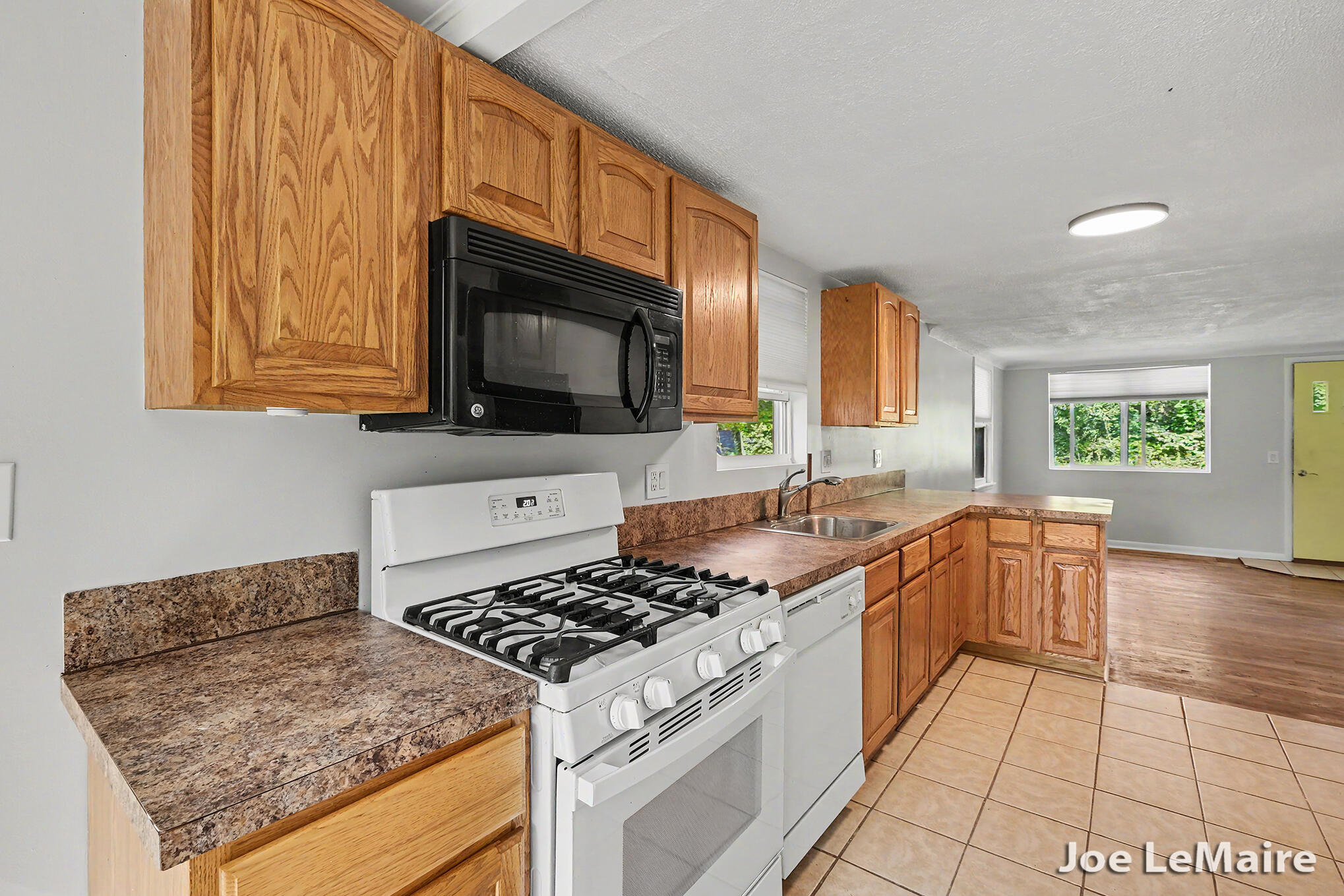4977 Hunsberger Avenue NE Grand Rapids MI 49525