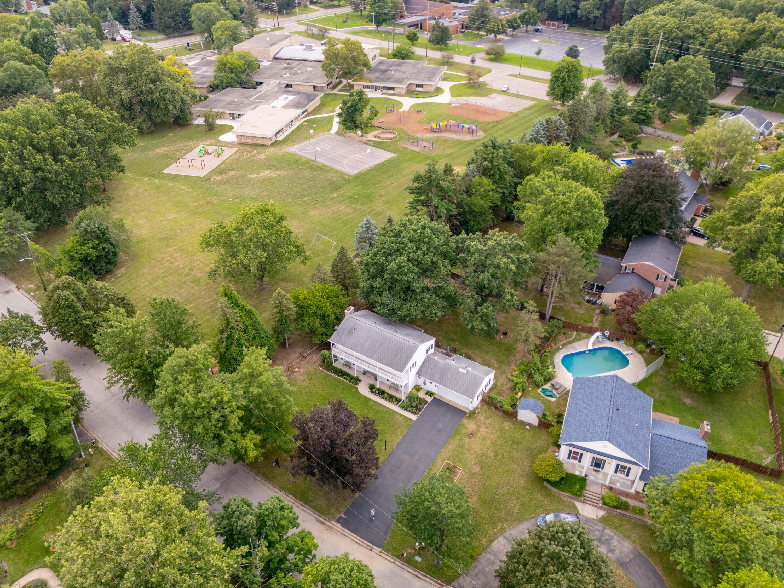 2222 Aberdeen Drive Kalamazoo MI 49008