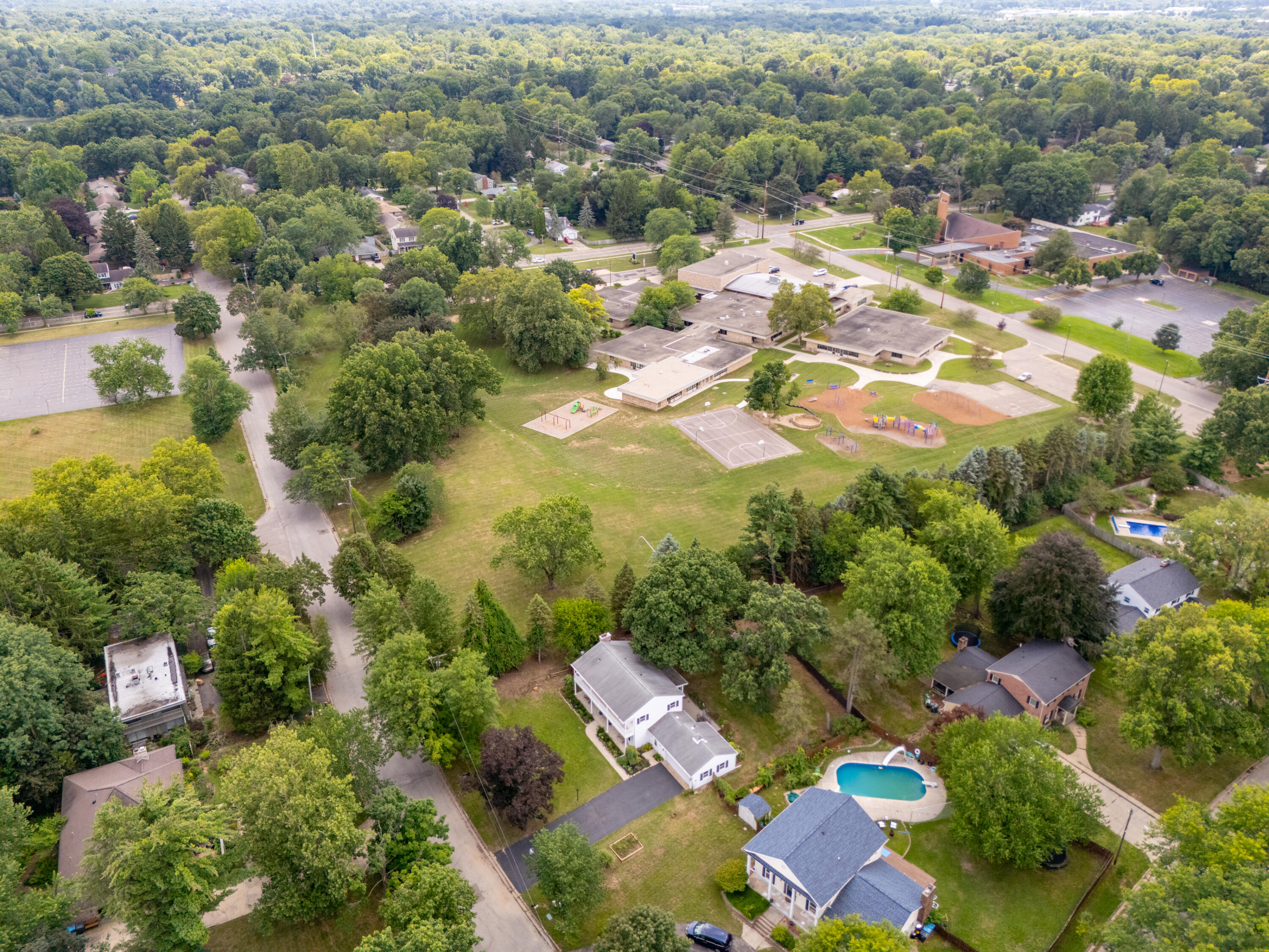 2222 Aberdeen Drive Kalamazoo MI 49008