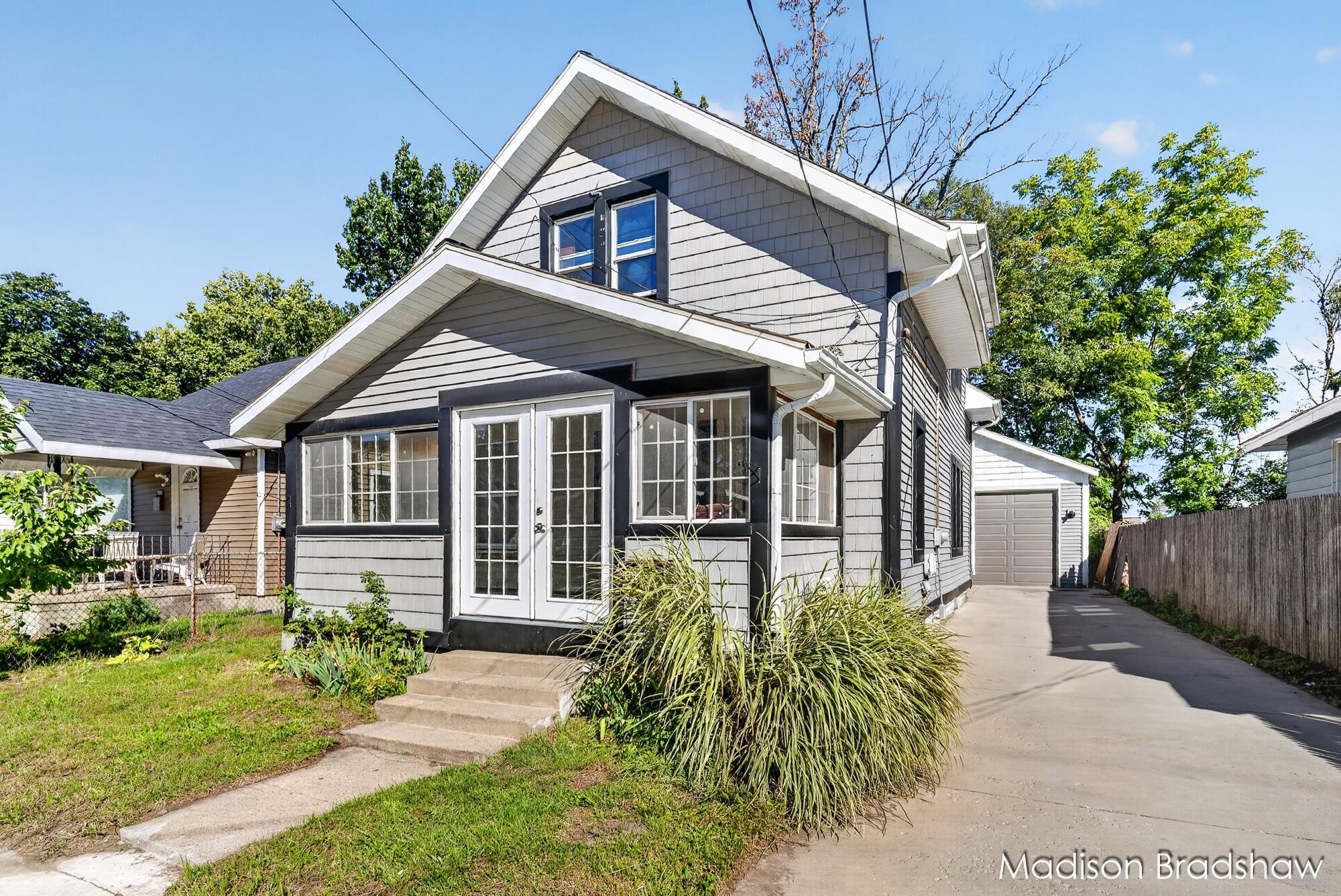 229 Fox Street SW Grand Rapids MI 49507