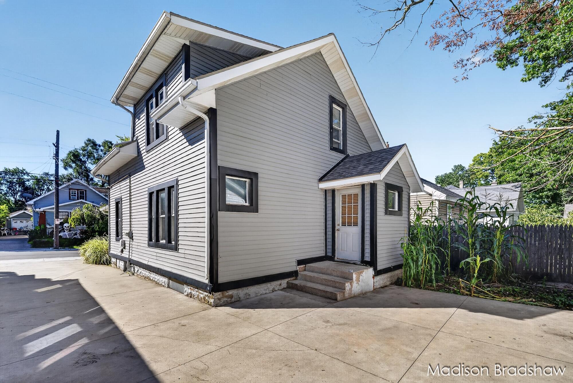 229 Fox Street SW Grand Rapids MI 49507