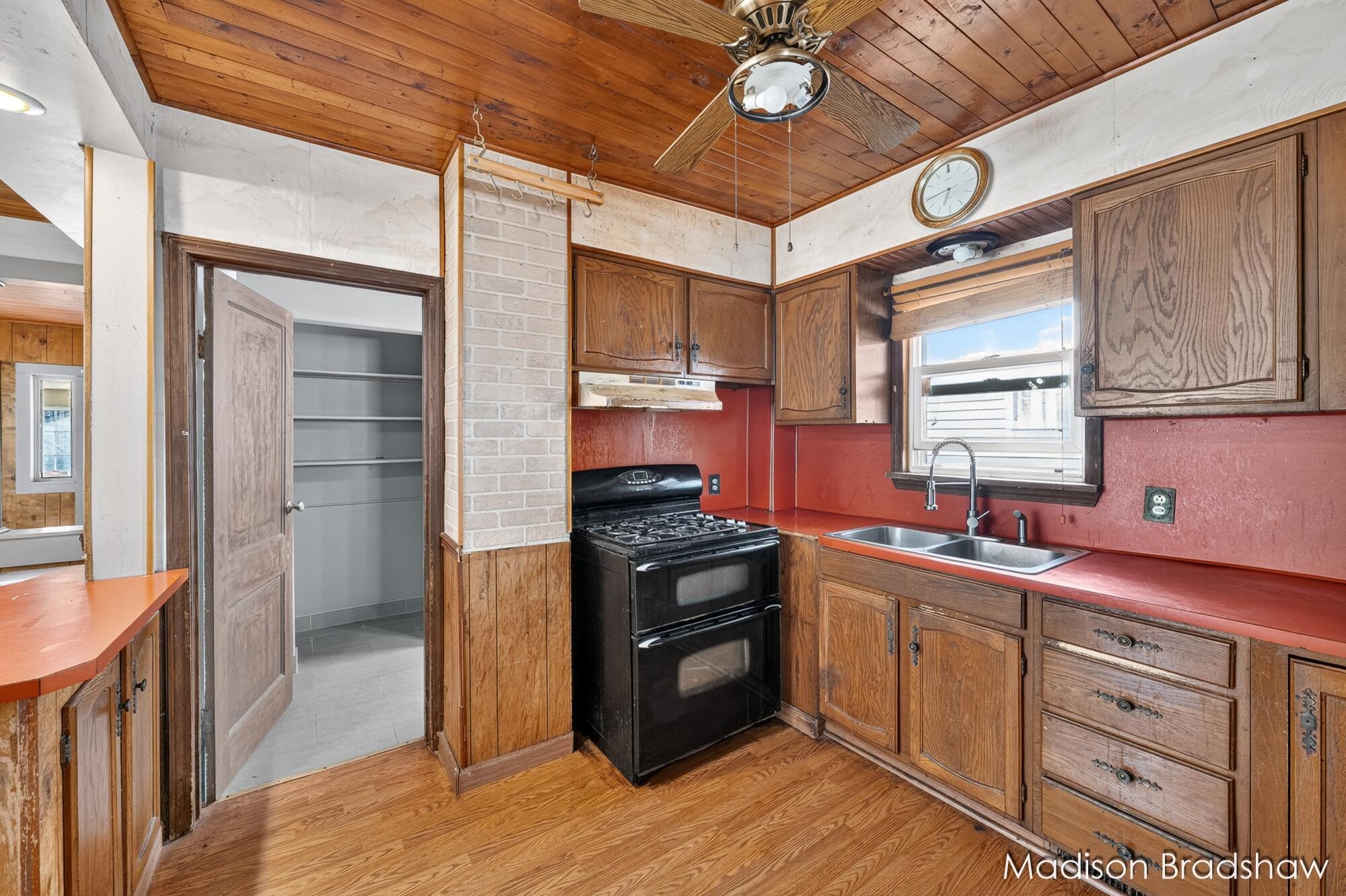 229 Fox Street SW Grand Rapids MI 49507