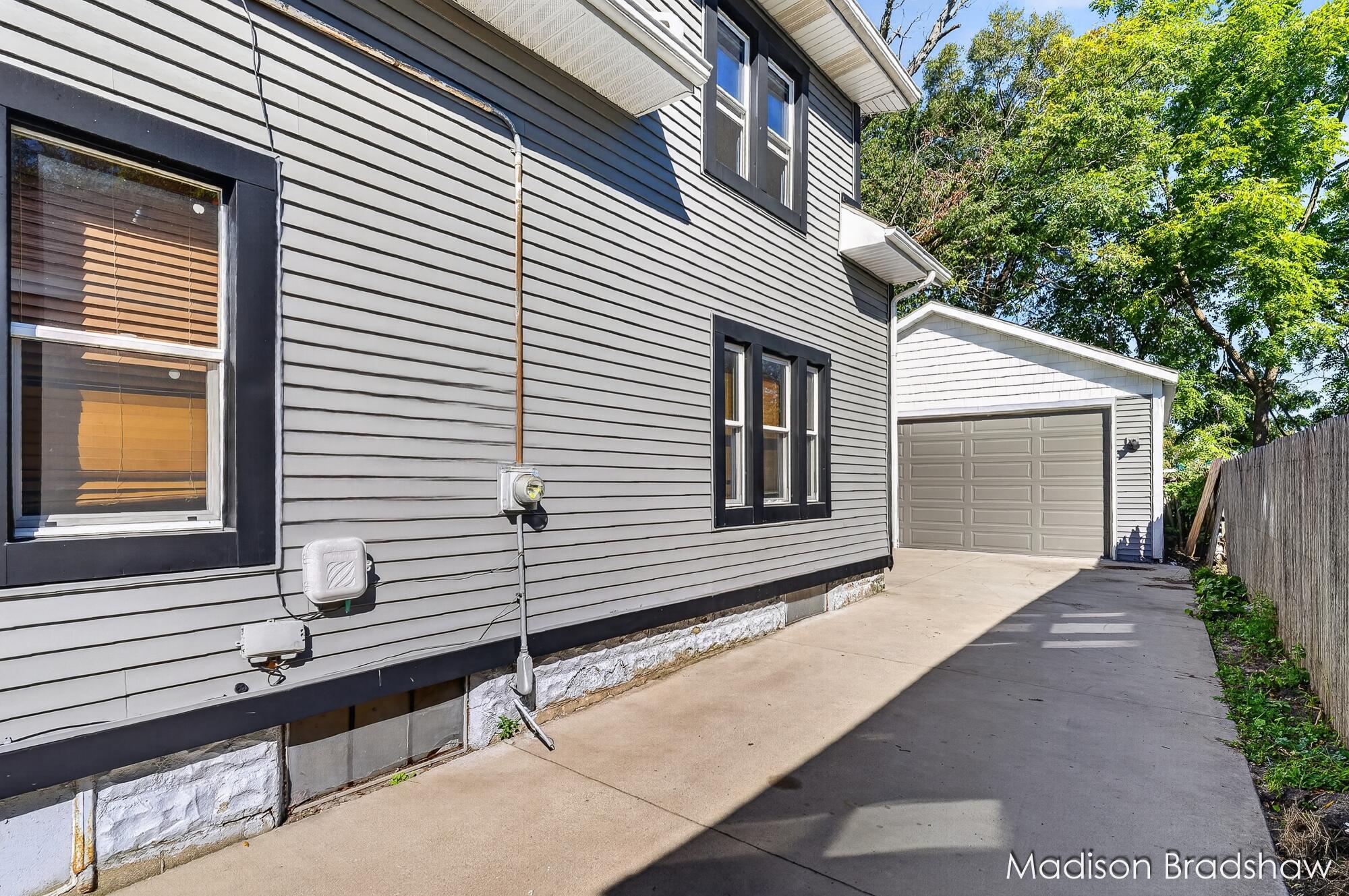 229 Fox Street SW Grand Rapids MI 49507