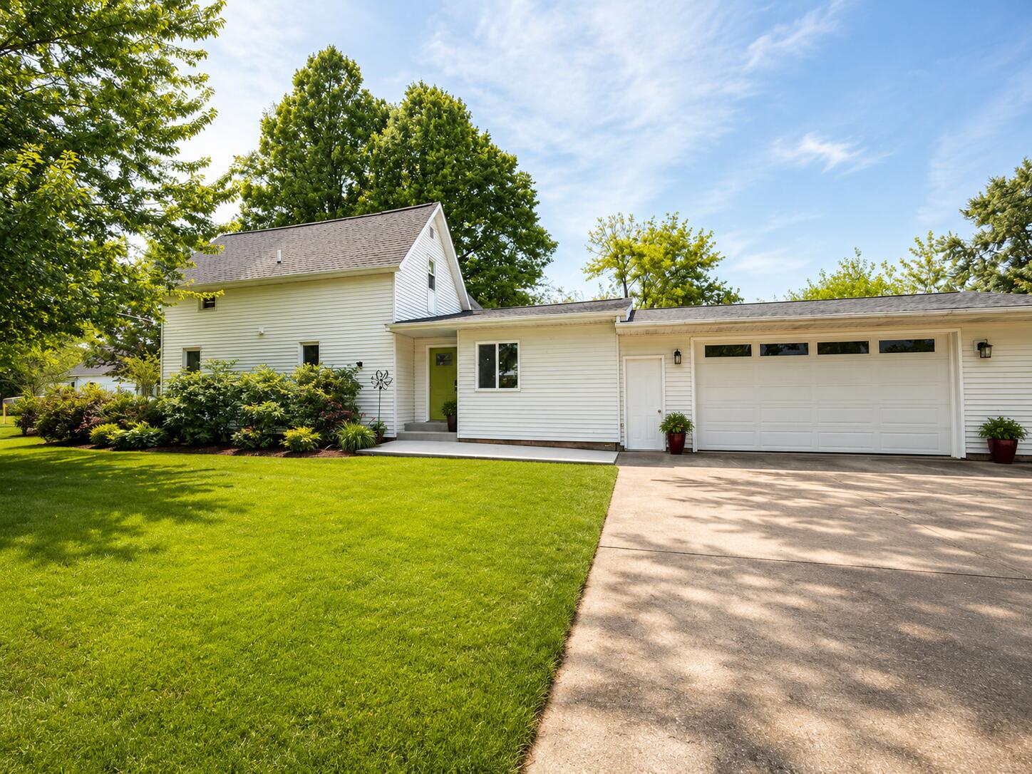 211 E Sycamore Street Three Oaks MI 49128