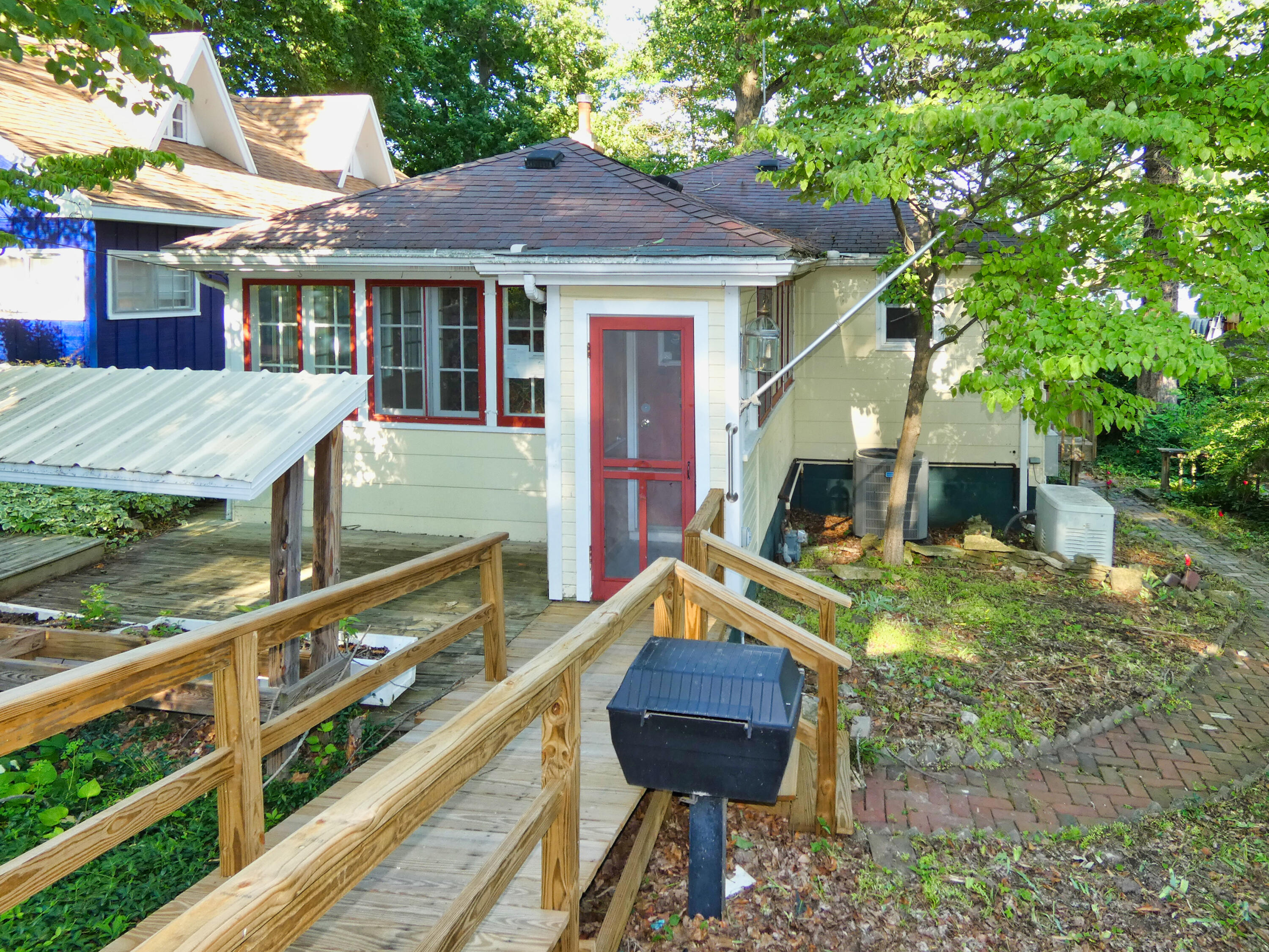 5511 Lakewood Street Coloma MI 49038