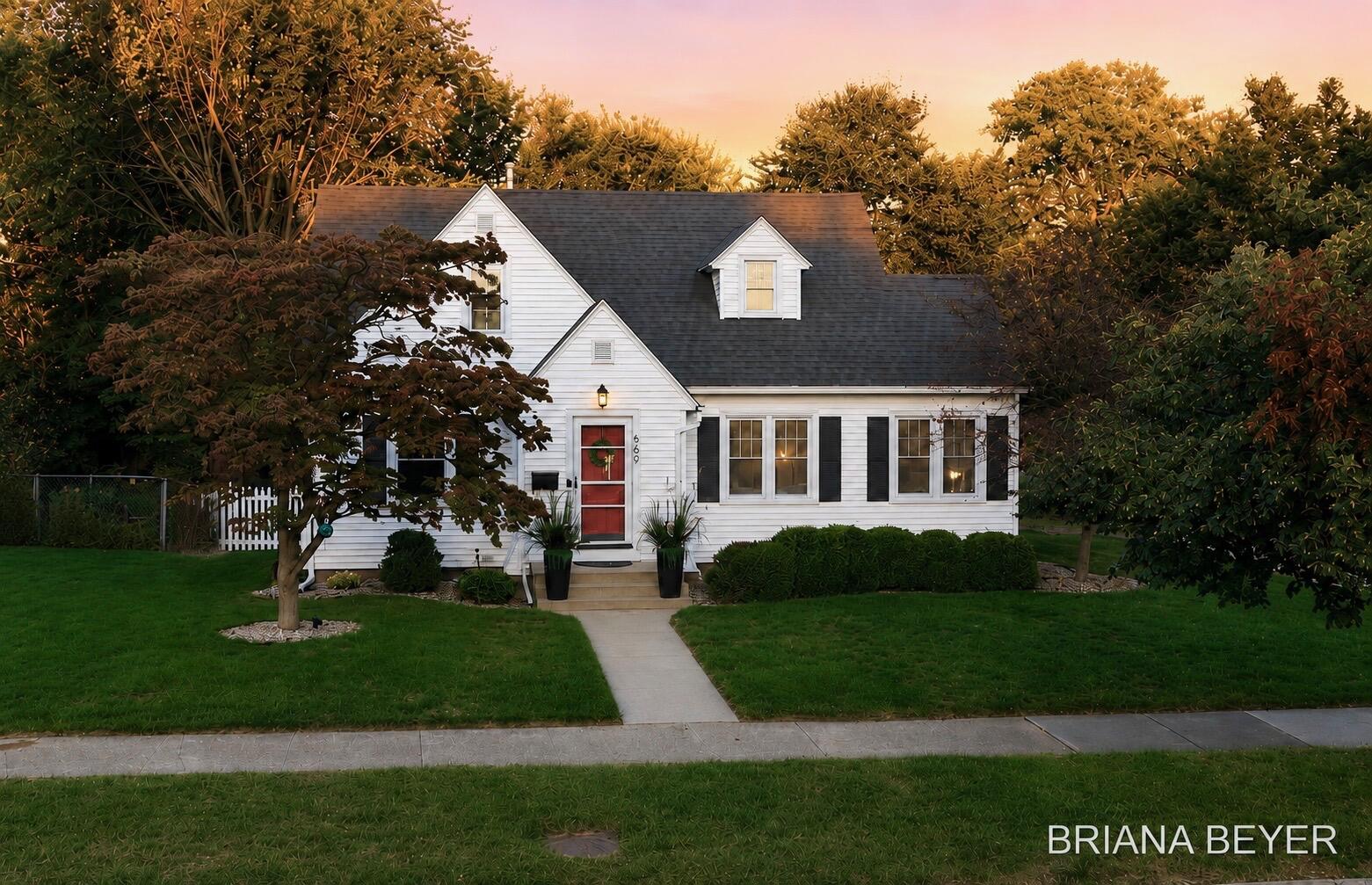669 Columbia Avenue Holland MI 49423