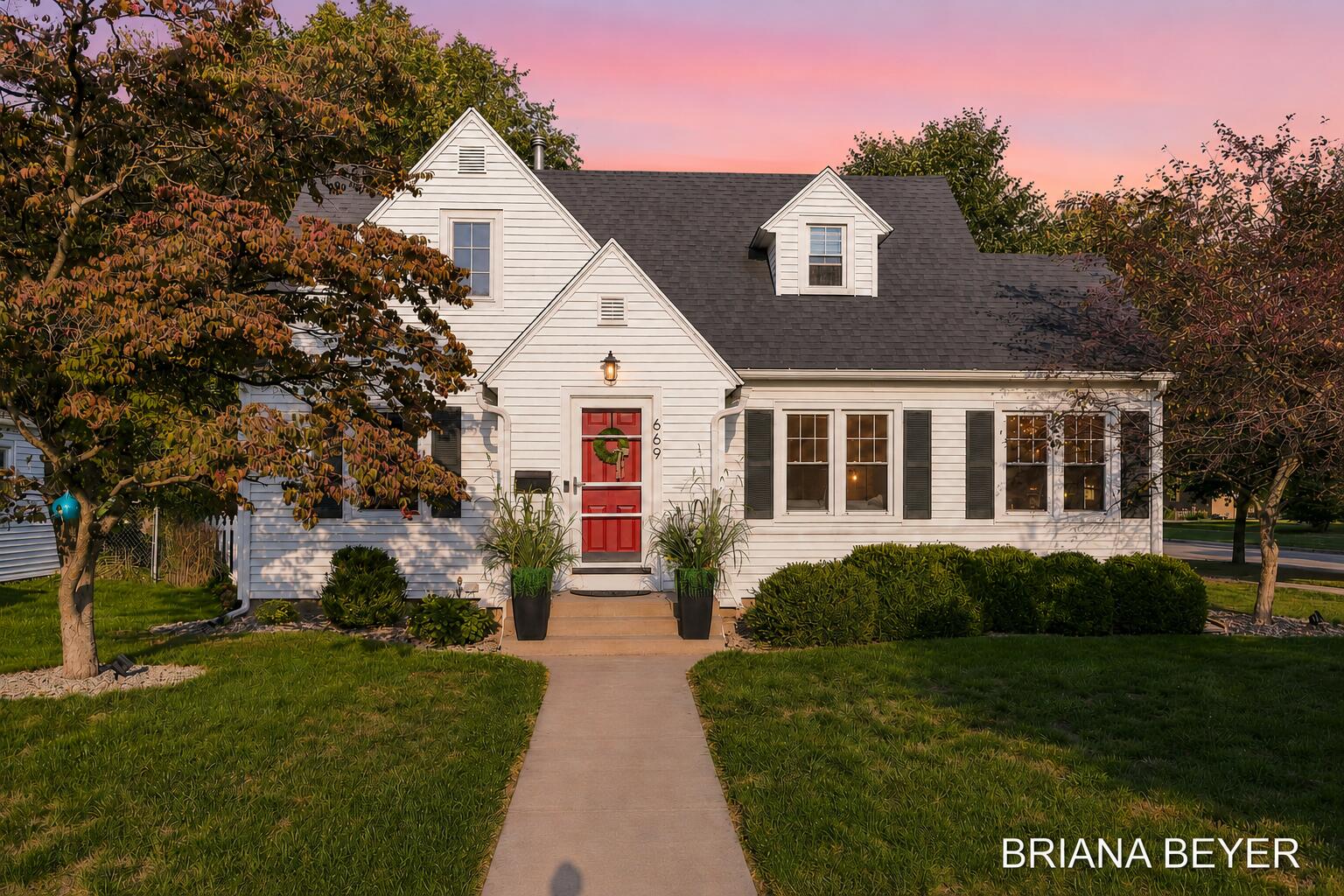 669 Columbia Avenue Holland MI 49423