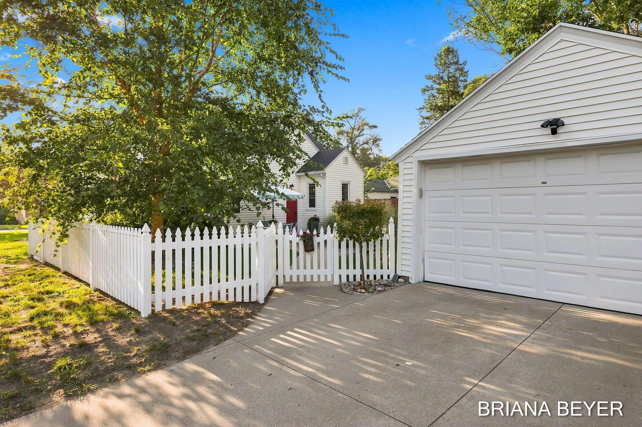 669 Columbia Avenue Holland MI 49423