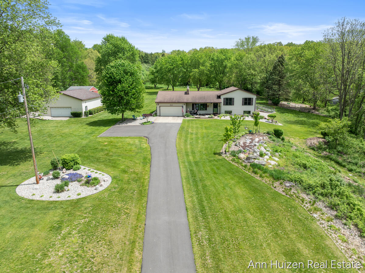 6240 Sunfish Lake Avenue NE Rockford MI 49341