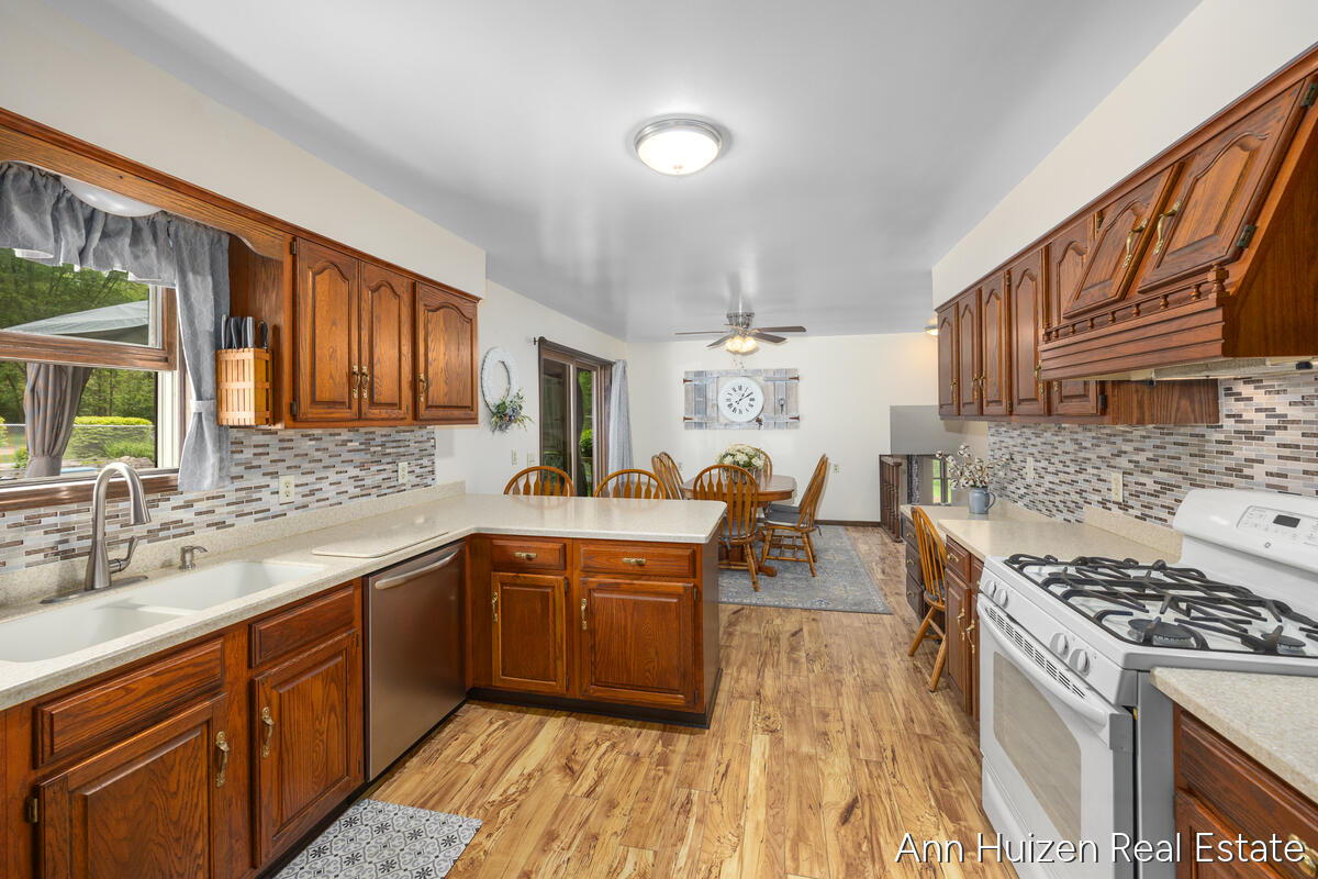 6240 Sunfish Lake Avenue NE Rockford MI 49341