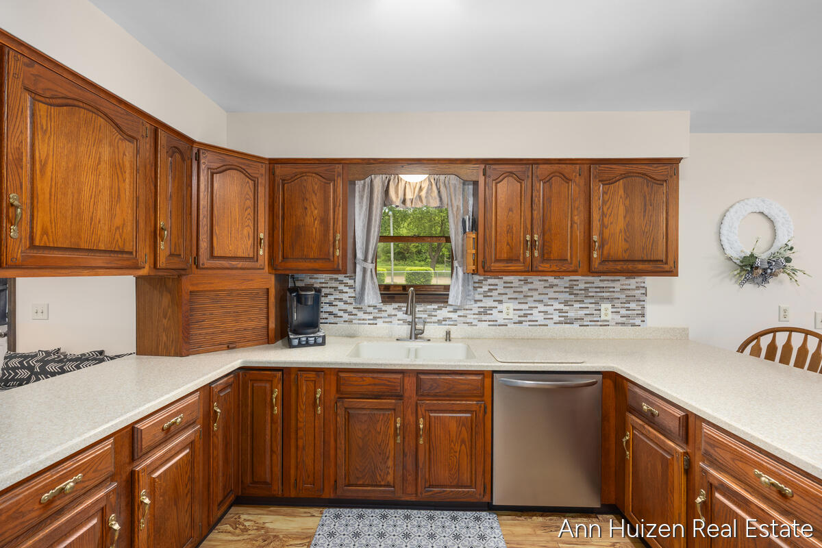 6240 Sunfish Lake Avenue NE Rockford MI 49341