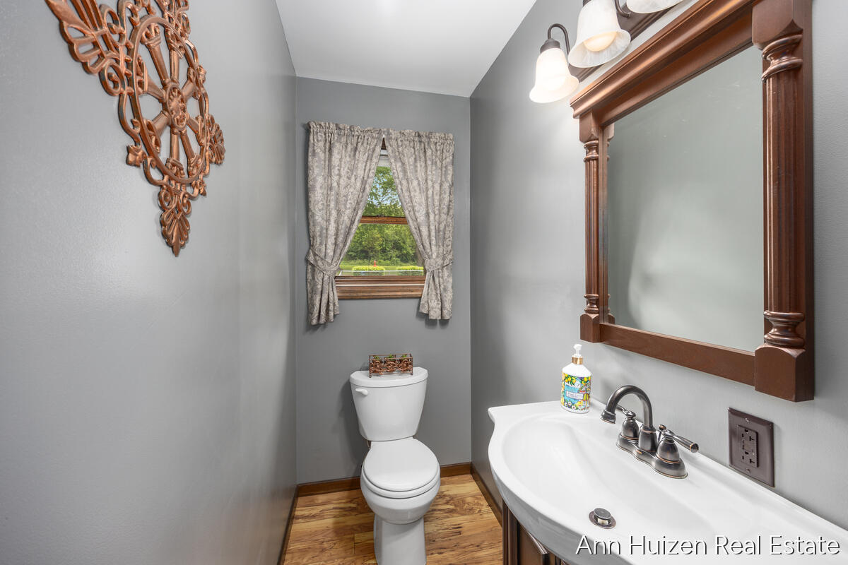 6240 Sunfish Lake Avenue NE Rockford MI 49341