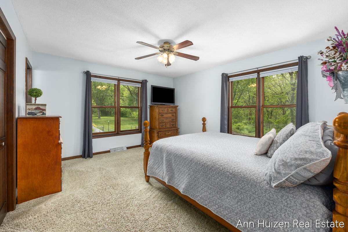 6240 Sunfish Lake Avenue NE Rockford MI 49341