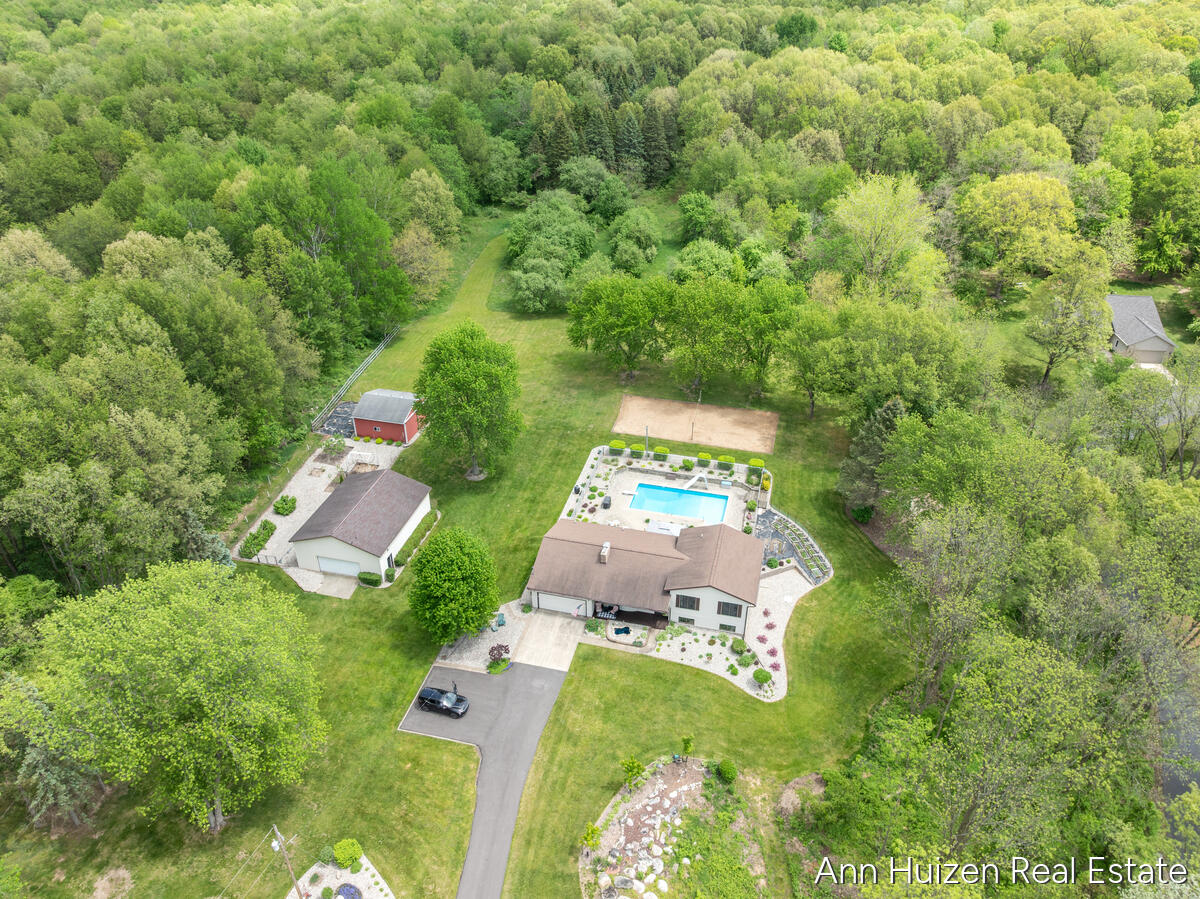 6240 Sunfish Lake Avenue NE Rockford MI 49341