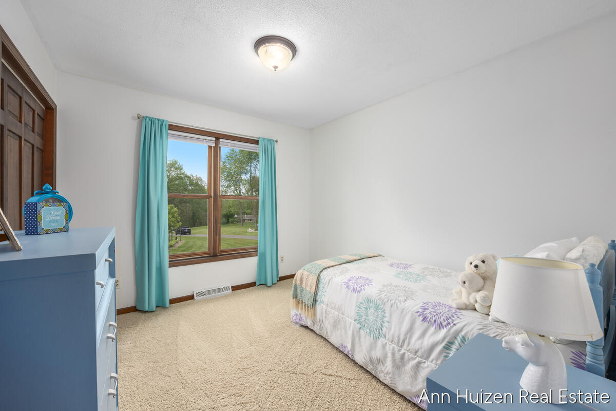 6240 Sunfish Lake Avenue NE Rockford MI 49341