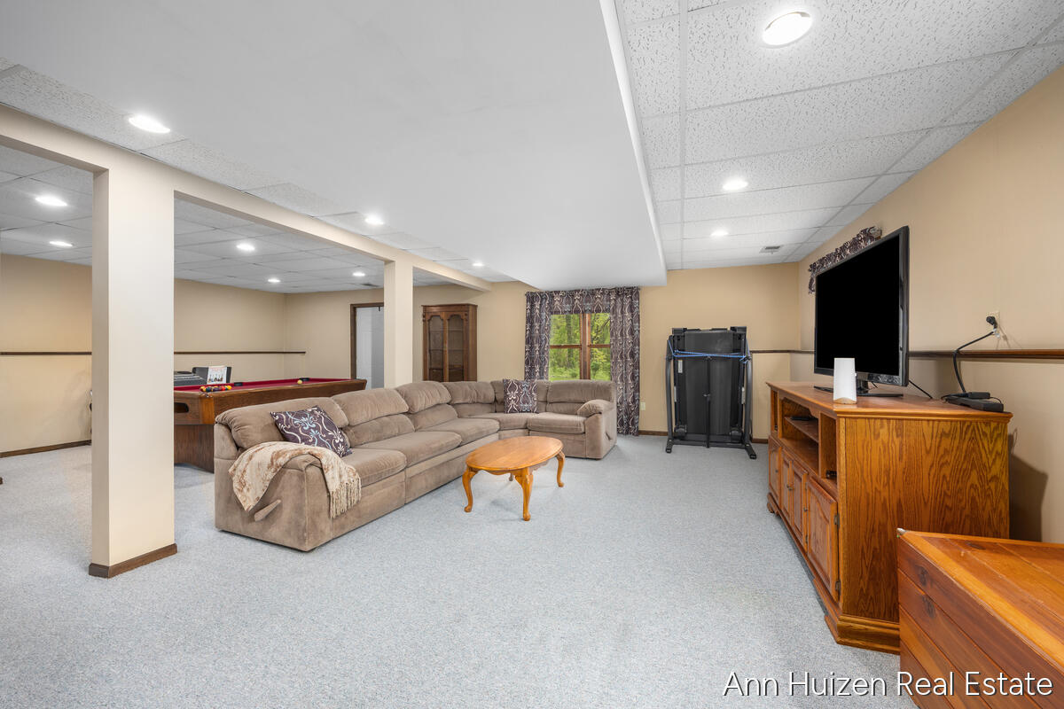 6240 Sunfish Lake Avenue NE Rockford MI 49341