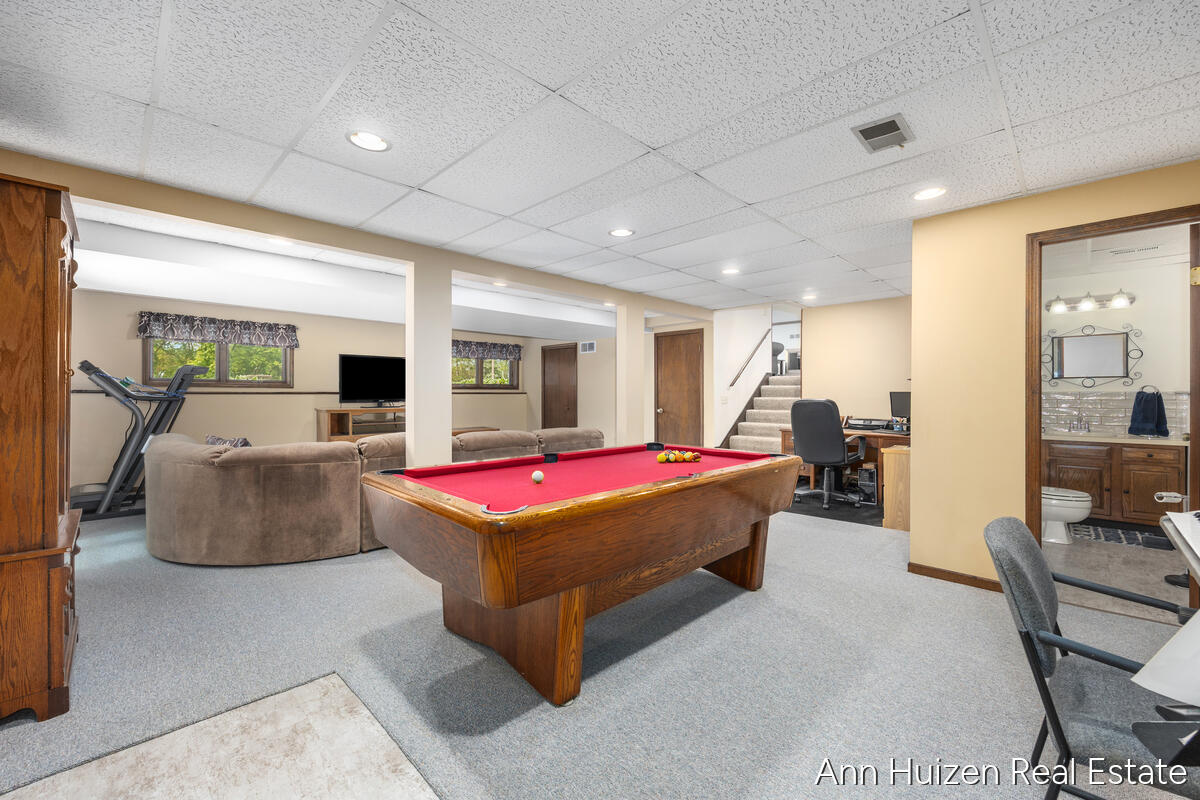 6240 Sunfish Lake Avenue NE Rockford MI 49341