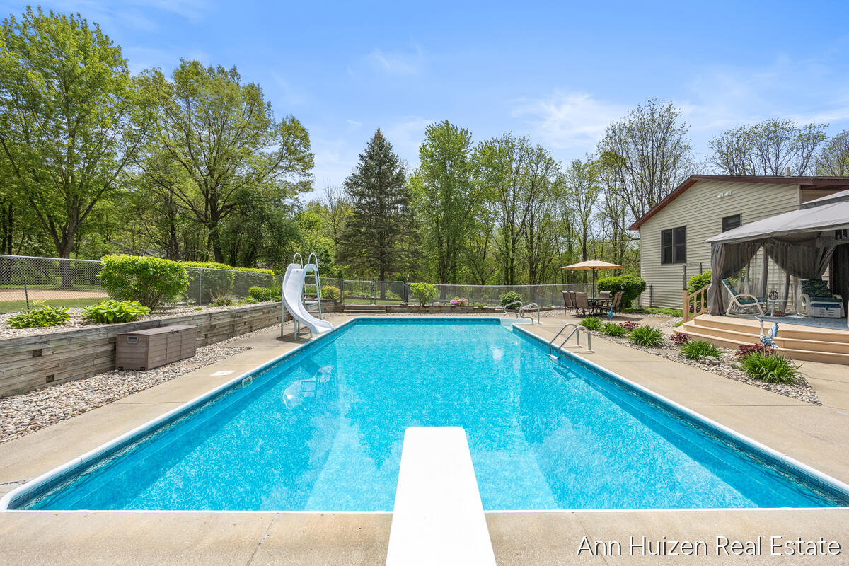 6240 Sunfish Lake Avenue NE Rockford MI 49341
