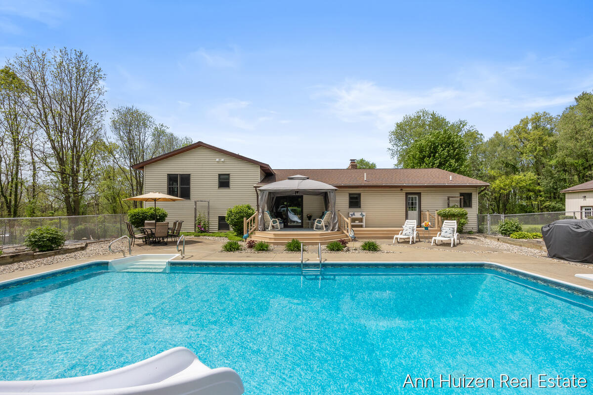 6240 Sunfish Lake Avenue NE Rockford MI 49341