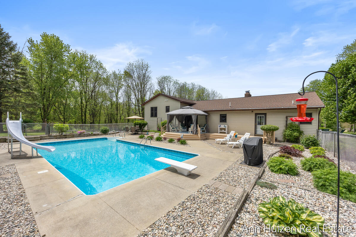 6240 Sunfish Lake Avenue NE Rockford MI 49341