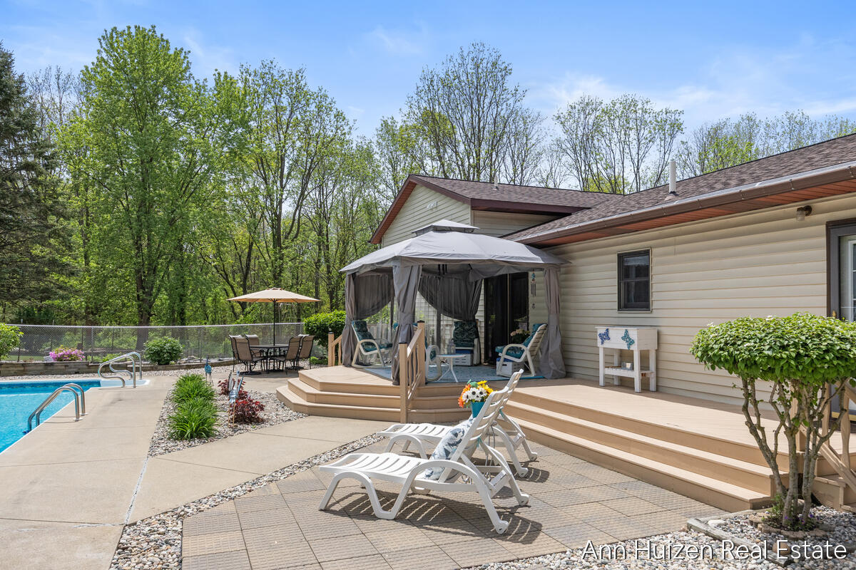 6240 Sunfish Lake Avenue NE Rockford MI 49341