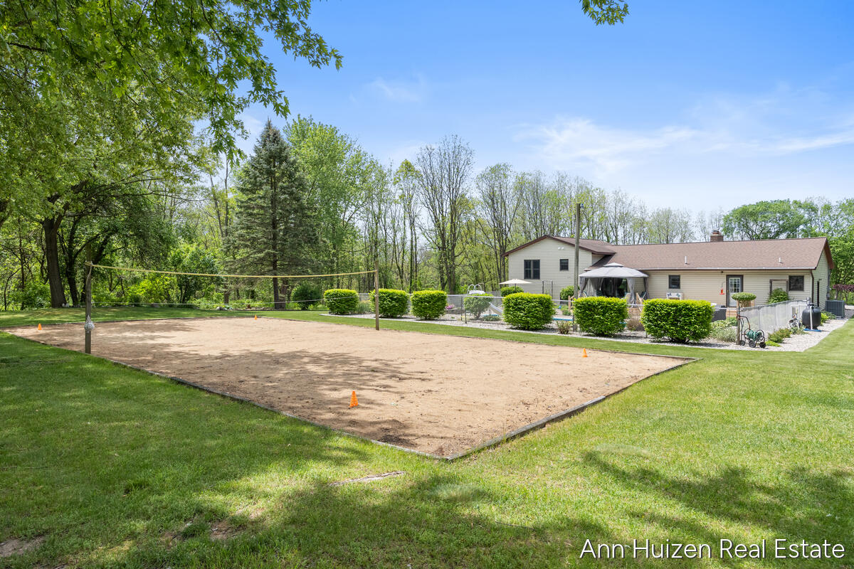 6240 Sunfish Lake Avenue NE Rockford MI 49341