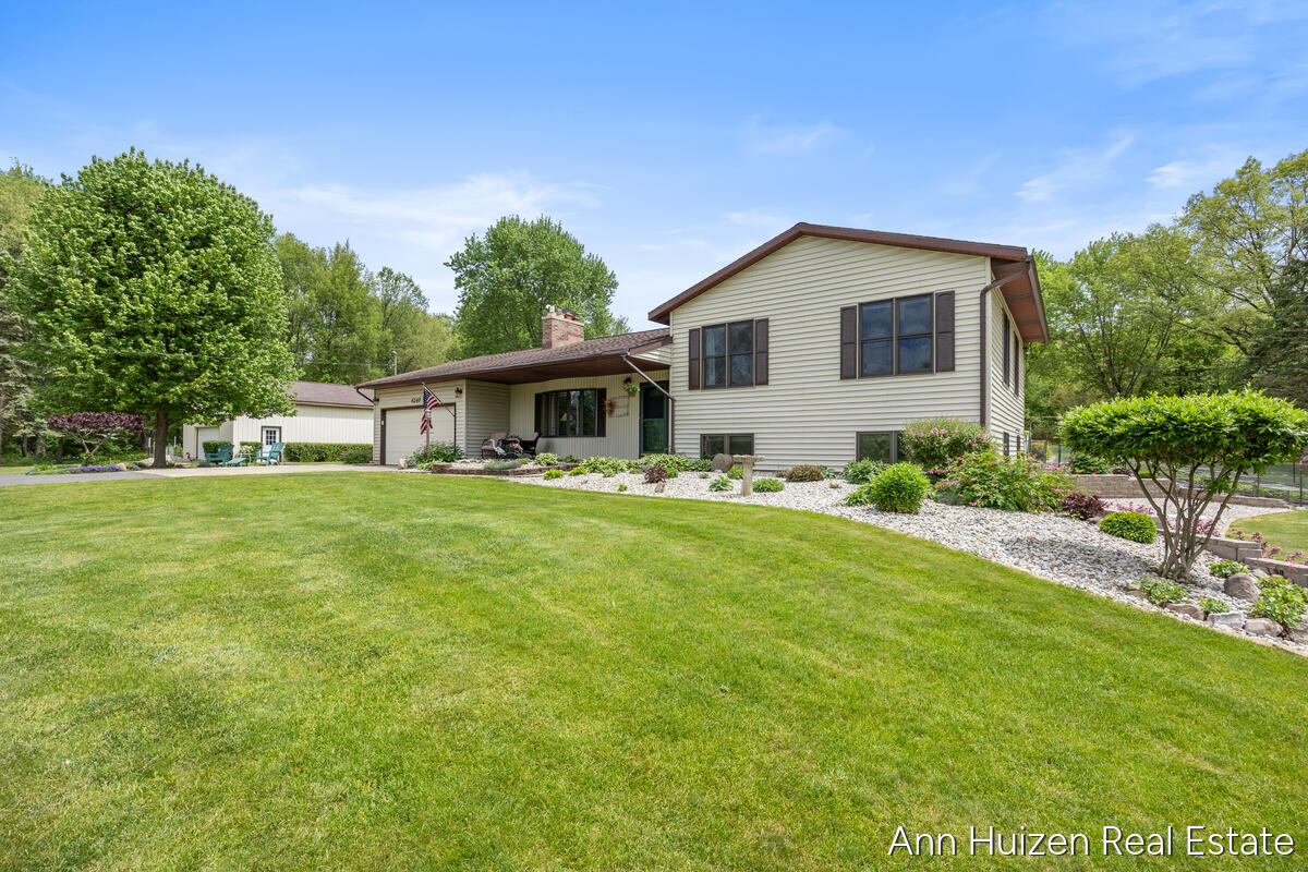 6240 Sunfish Lake Avenue NE Rockford MI 49341