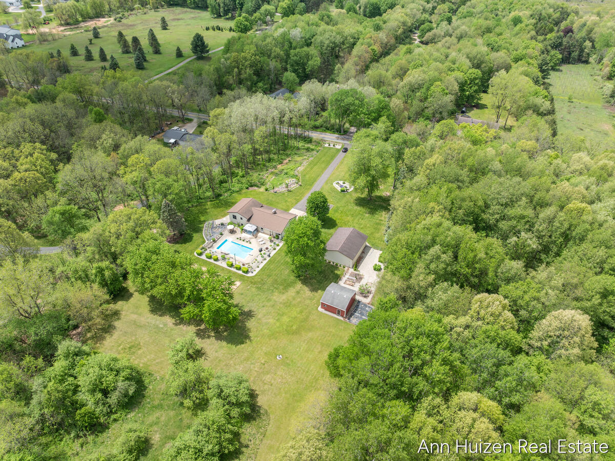 6240 Sunfish Lake Avenue NE Rockford MI 49341