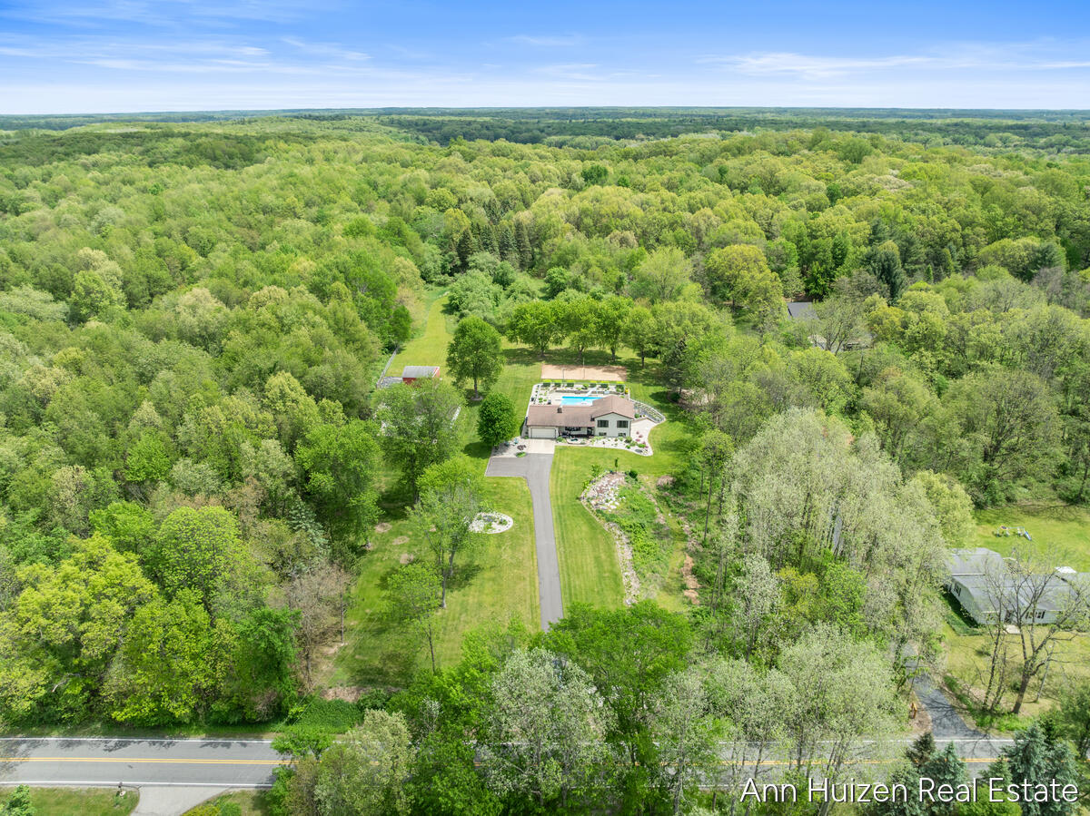 6240 Sunfish Lake Avenue NE Rockford MI 49341