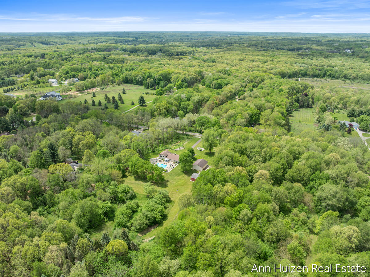 6240 Sunfish Lake Avenue NE Rockford MI 49341