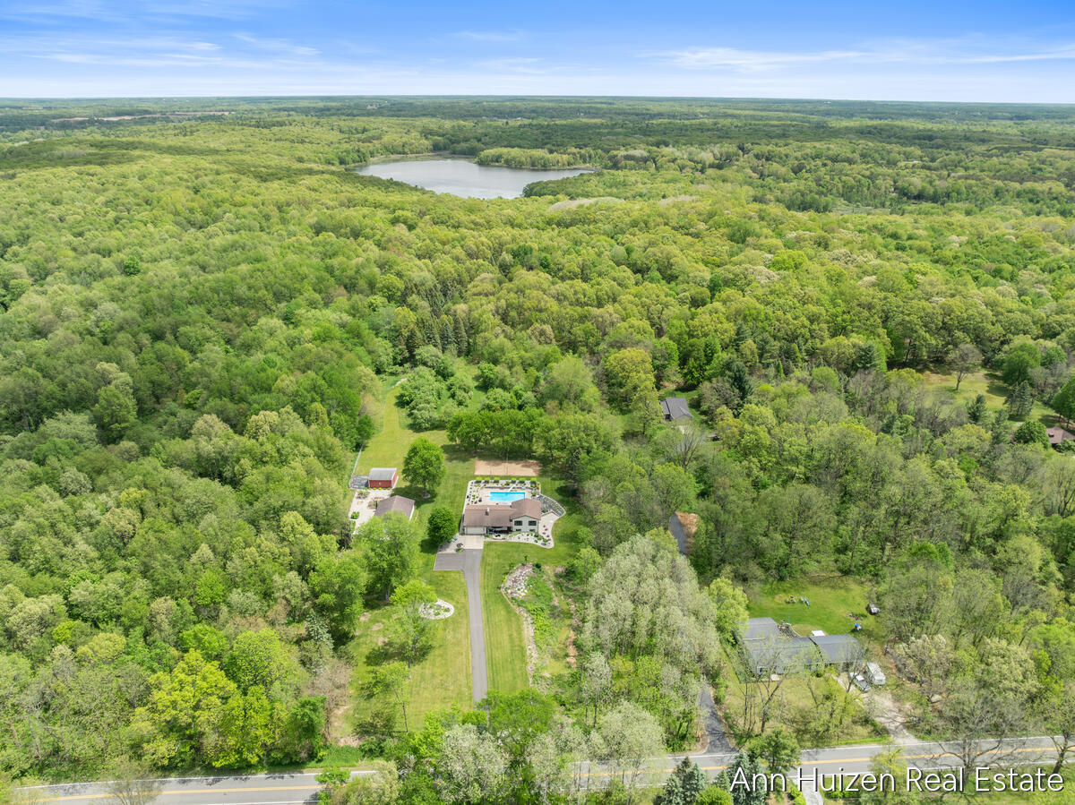 6240 Sunfish Lake Avenue NE Rockford MI 49341
