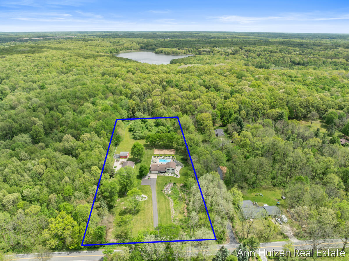 6240 Sunfish Lake Avenue NE Rockford MI 49341