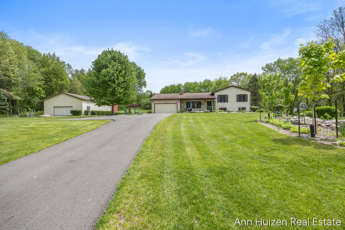 6240 Sunfish Lake Avenue NE Rockford MI 49341