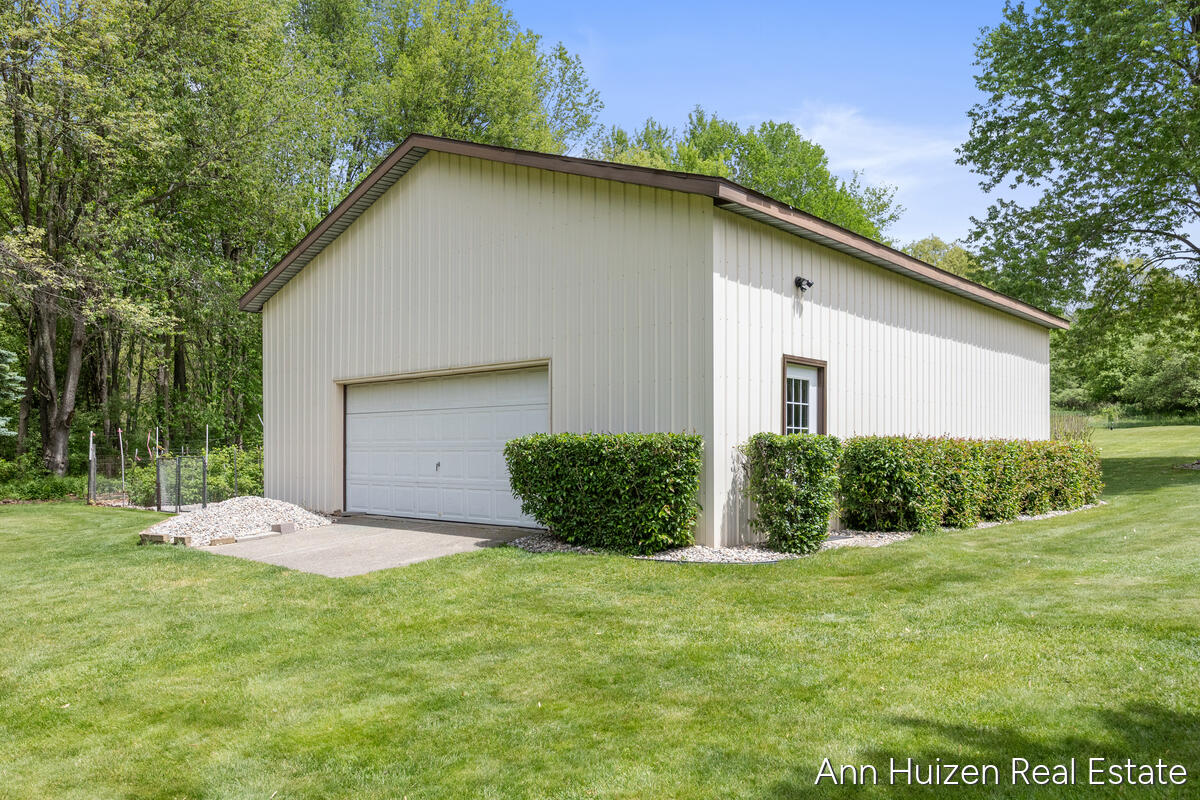 6240 Sunfish Lake Avenue NE Rockford MI 49341